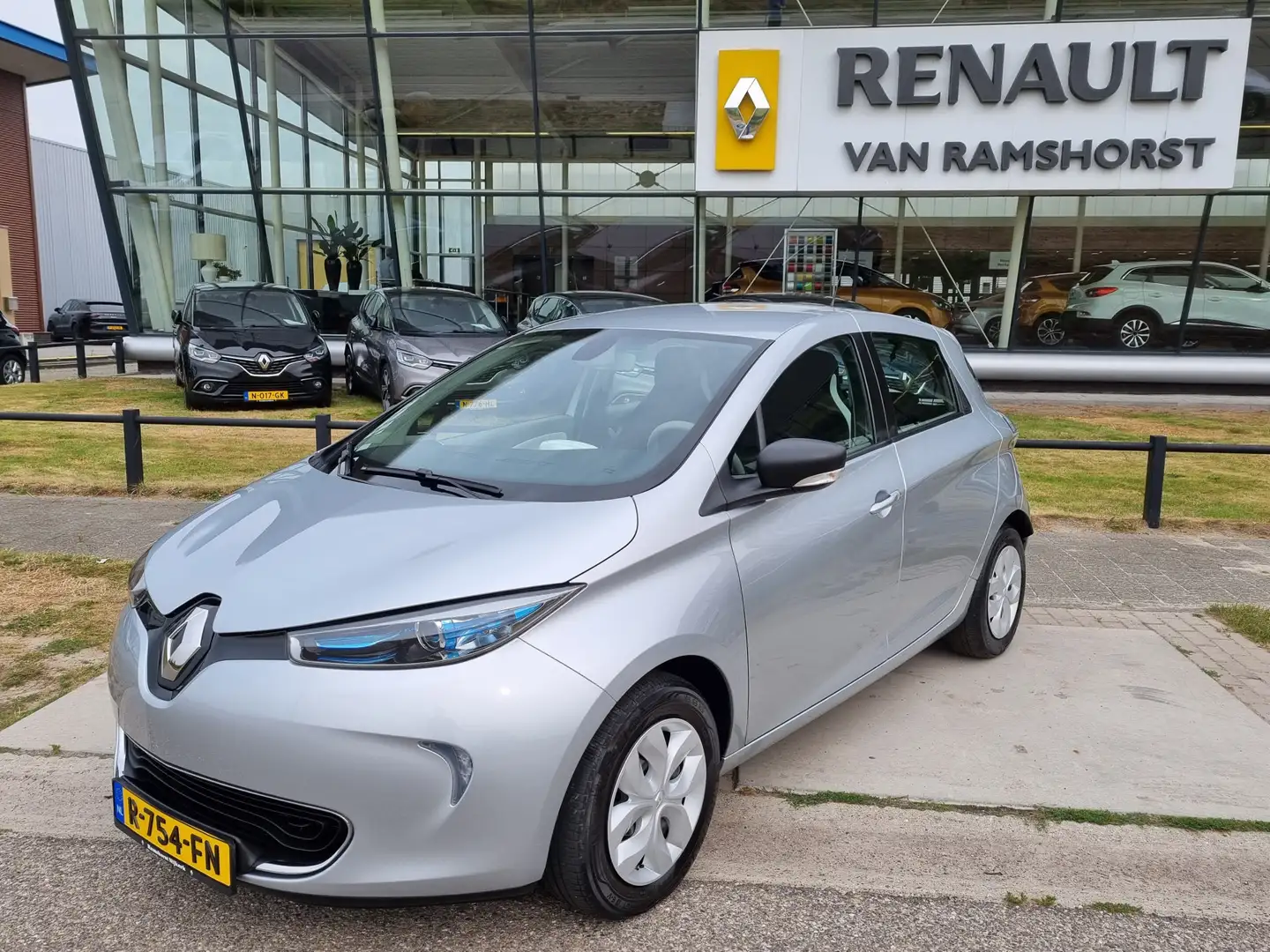 Renault ZOE E-Tech Electric R90 Life 41 kWh (AccuHuur) incl. B Gris - 1