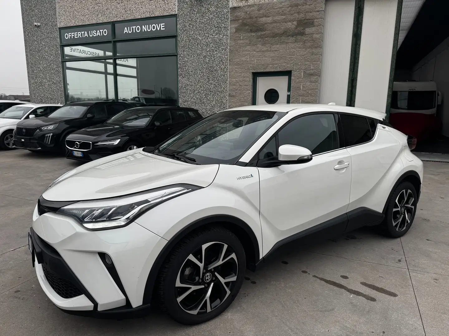 Toyota C-HR C-HR 2.0h More Business e-cvt 152 cv Bianco - 1