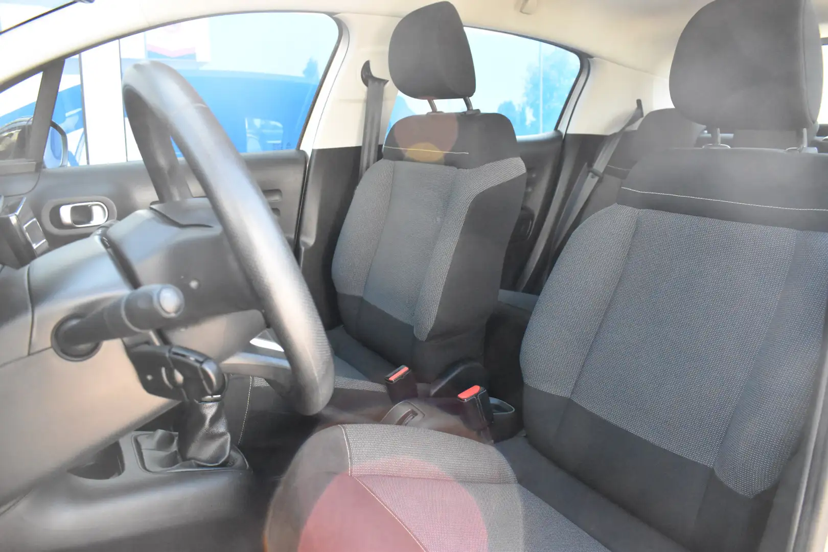 Citroen C3 PureTech 82 Feel Navi | Airco | Parkeerhulp | Grijs - 2