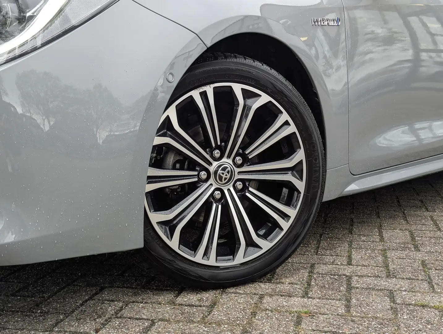 Toyota Corolla Touring Sports 1.8 Hybrid Business Plus | Stuur- & Grijs - 2
