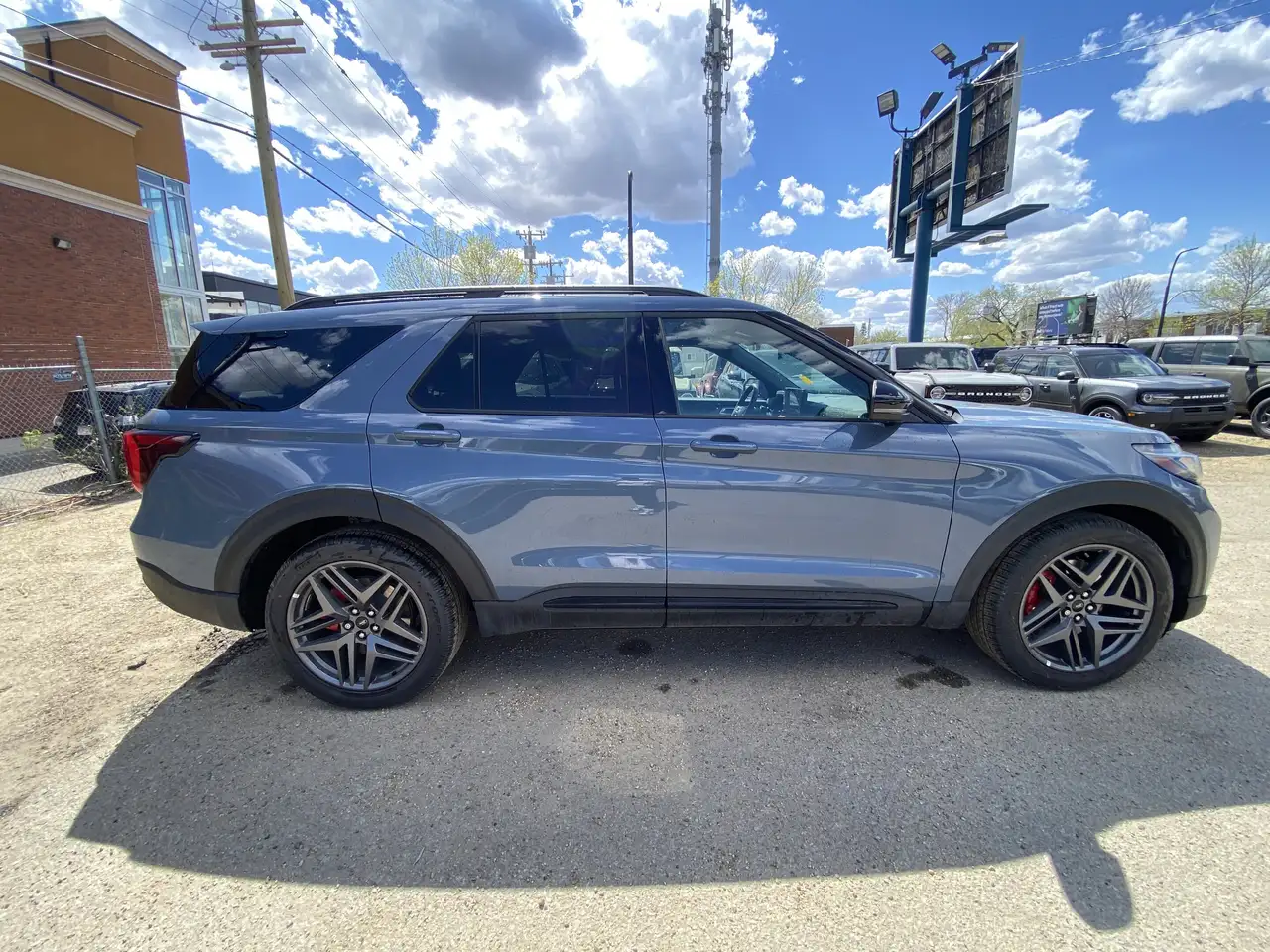 Ford Explorer снимка Ford Explorer
