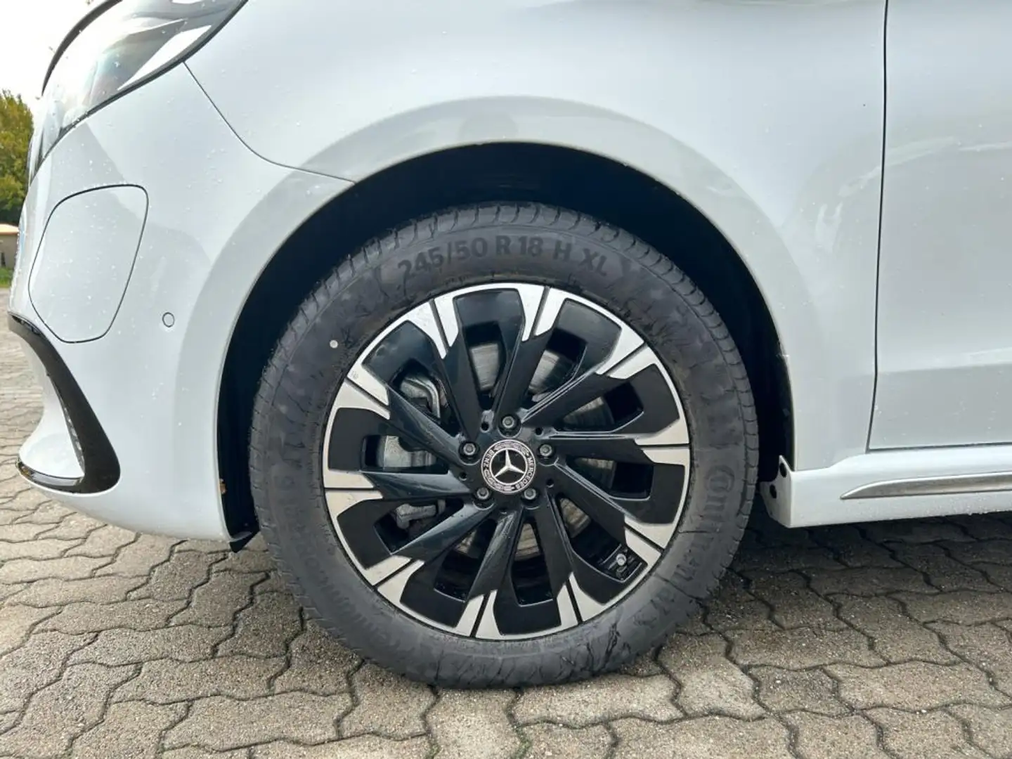 Mercedes-Benz EQV 300 AVANTGARDE AIRMATIC+LED+TISCH+NAVI+DISTR+ Wit - 2
