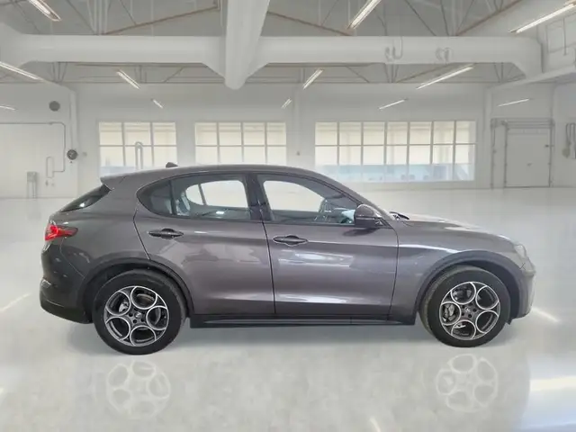 Alfa Romeo Stelvio view 3
