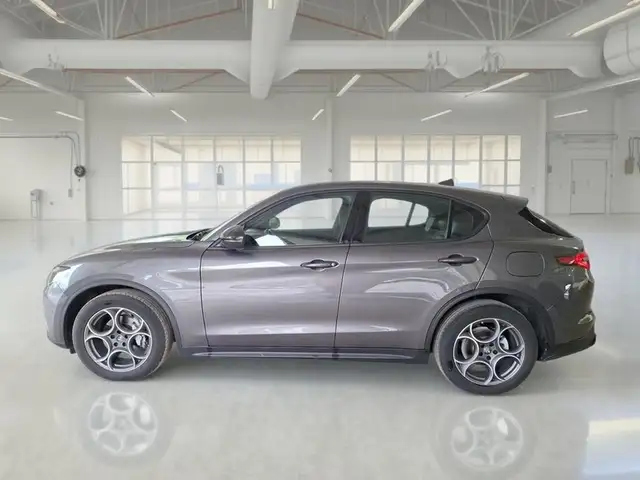 Alfa Romeo Stelvio view 5