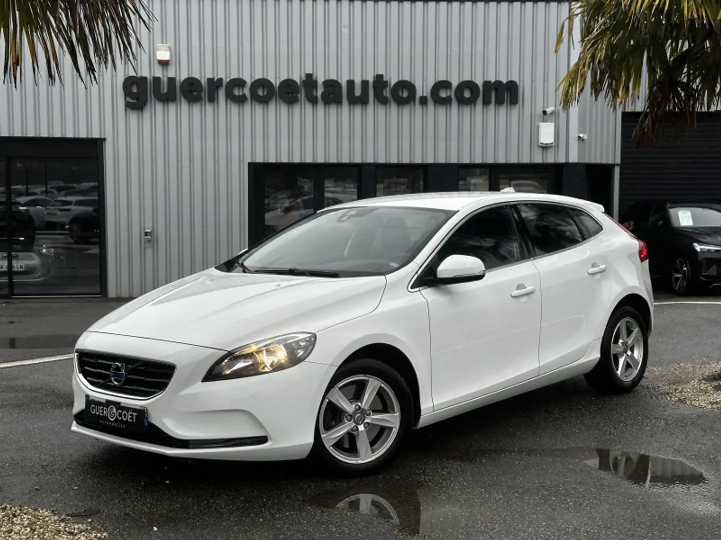 Volvo V40 D2 120CH KINETIC GEARTRONIC Blanc - 1