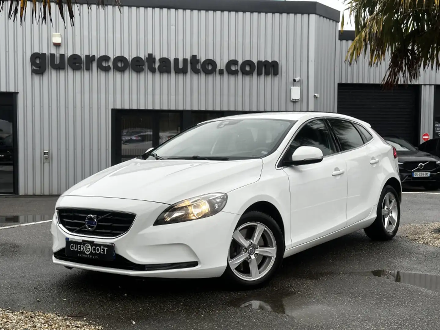 Volvo V40 D2 120CH KINETIC GEARTRONIC Blanc - 2