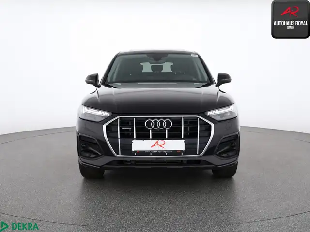 Audi Q5 view 8