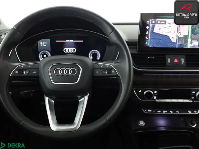Audi Q5 view 10