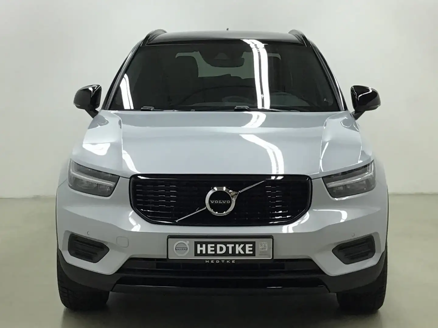 Volvo XC40 B4 Benzin R-Design 18"+AHK+WSS-HZG+STANDHZG Plateado - 2