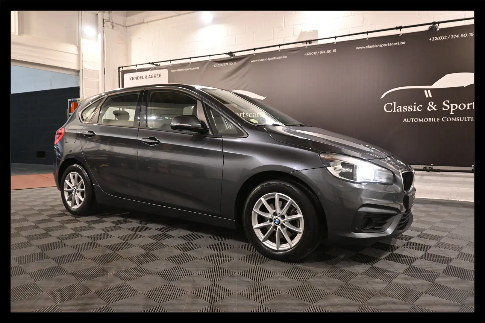 BMW 216 d Active Tourer / GPS NAVI / BLUETOOTH / PDC !! Grijs - 1