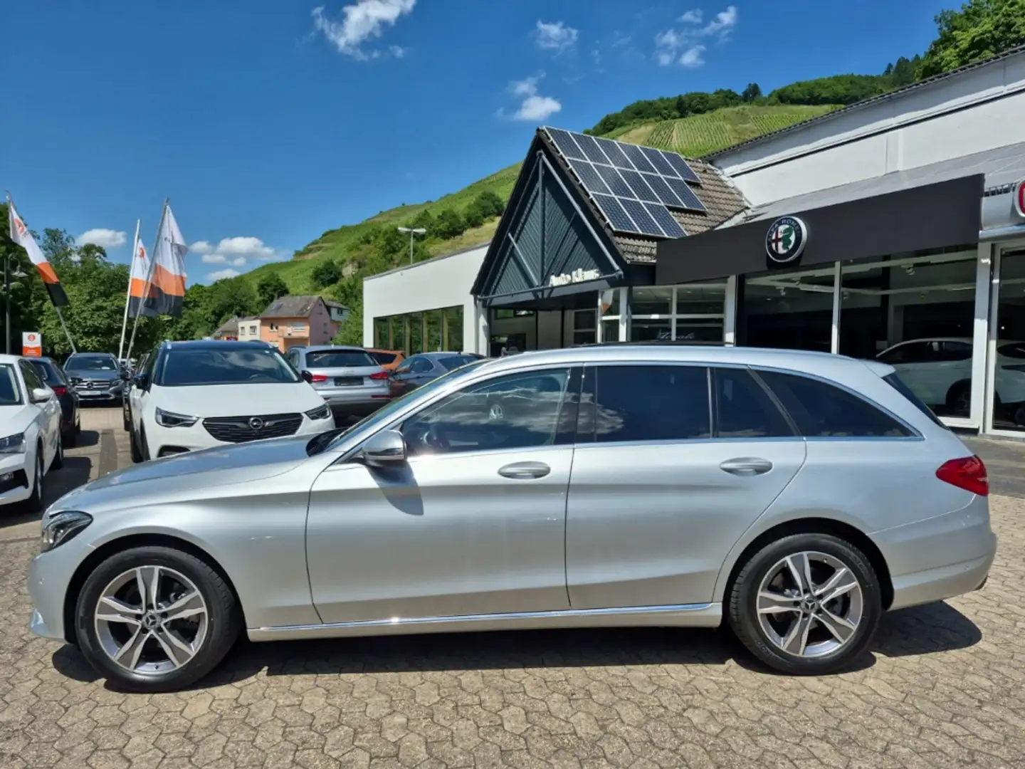 Mercedes-Benz C 200 T-Modell 4Matic LED SHZ Navi Temp Pano AHK Silber - 2