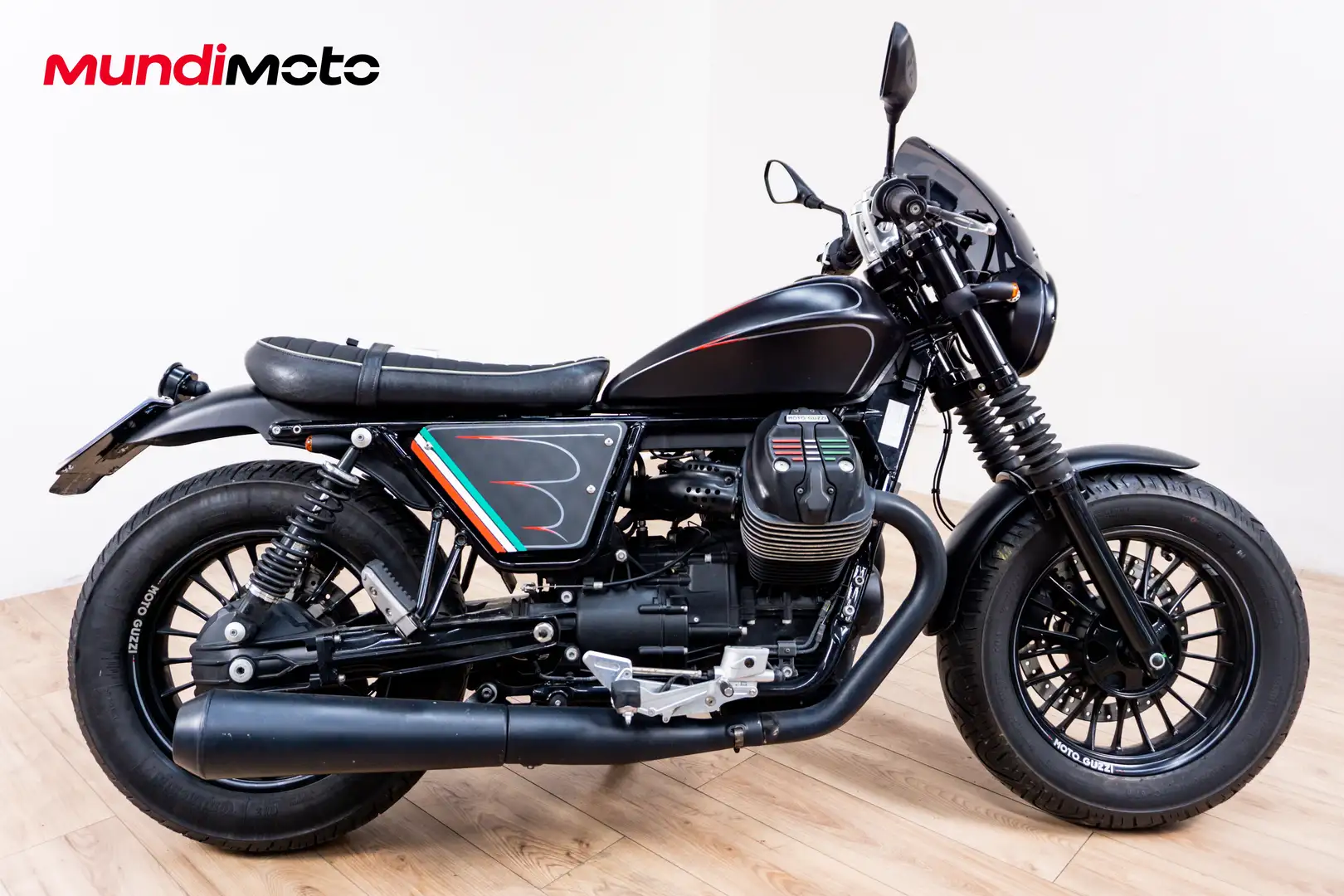 Moto Guzzi V 9 - 1