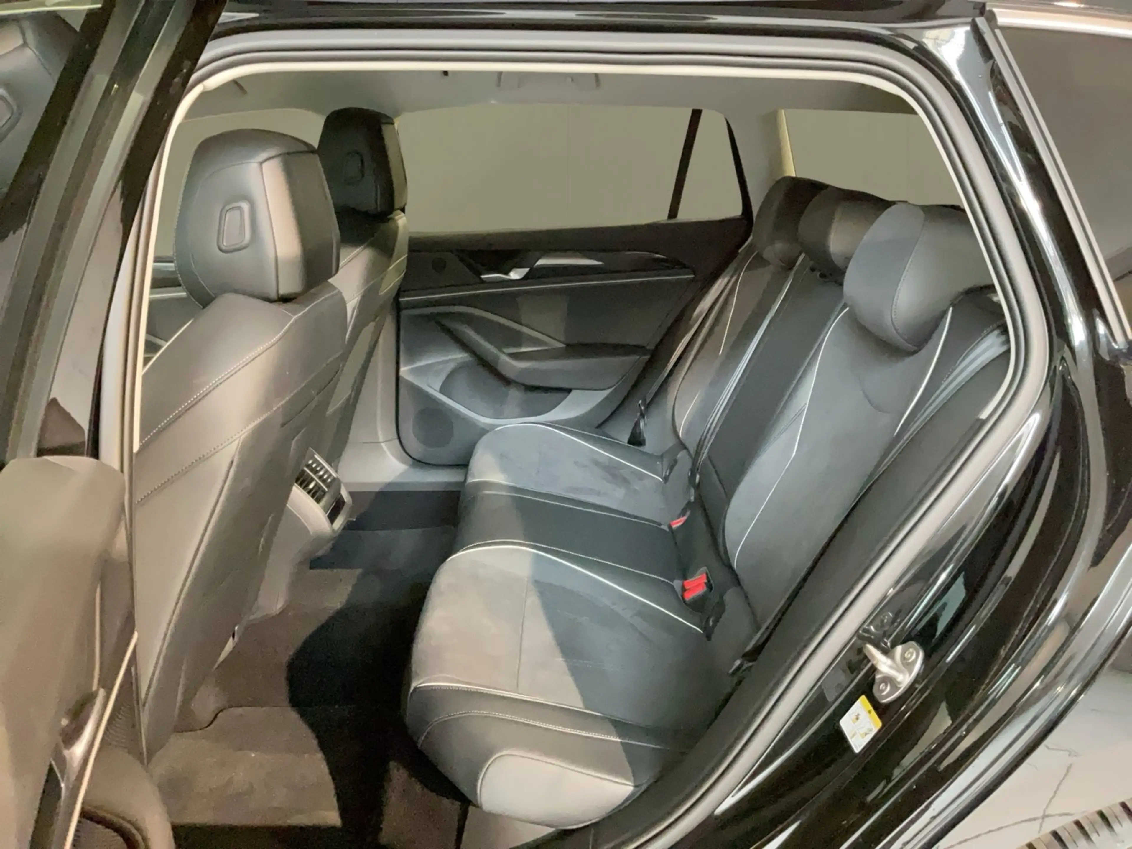 Volkswagen Passat Variant Business eTSI DSG — photo 12