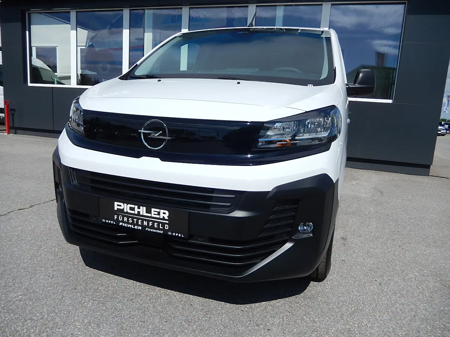 Opel Vivaro 2.2 BlueHDi 150 S&S XL Weiß - 1