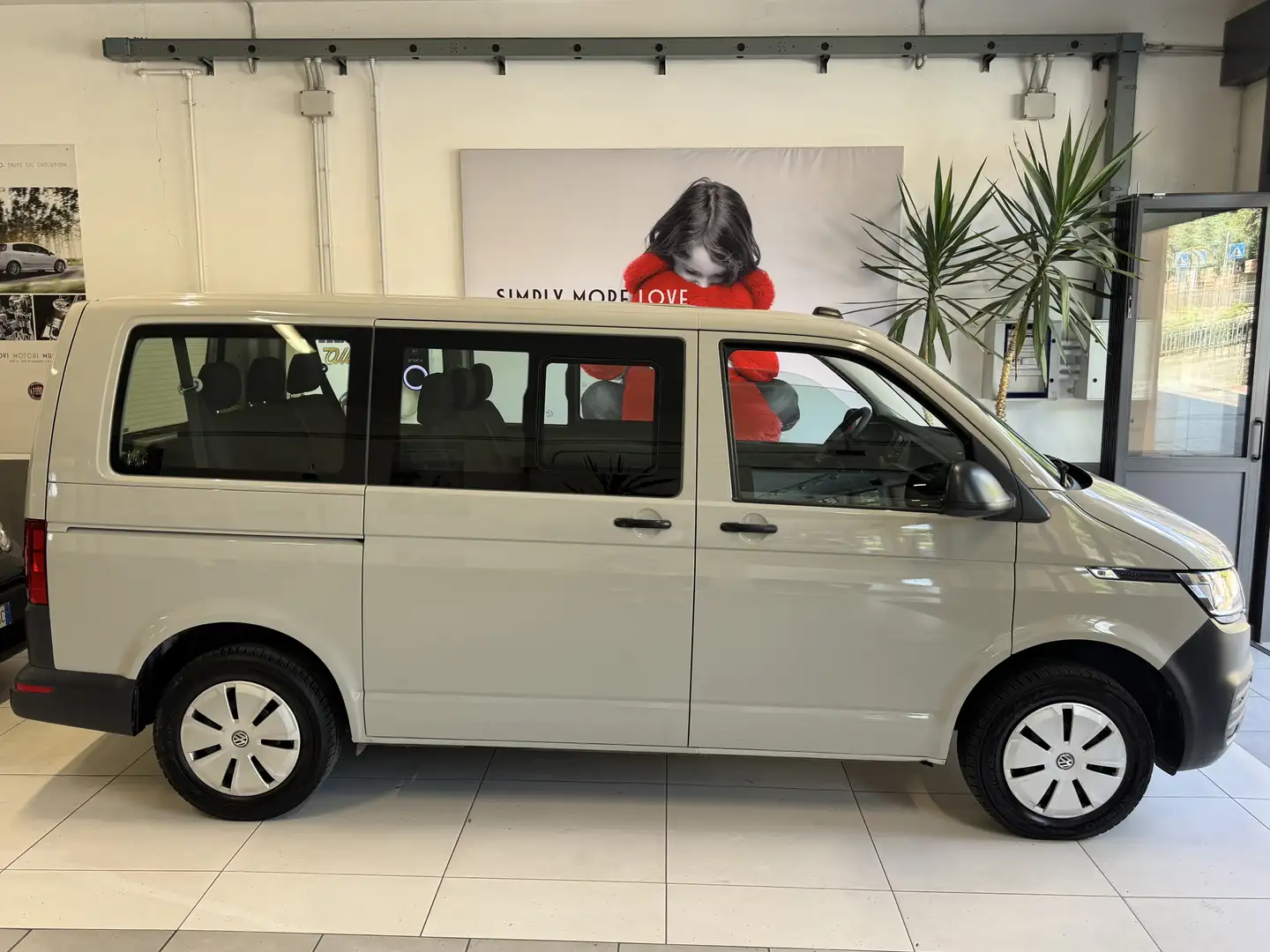 Volkswagen Transporter 2.0 TDI 110cv 9 Posti Beige - 2