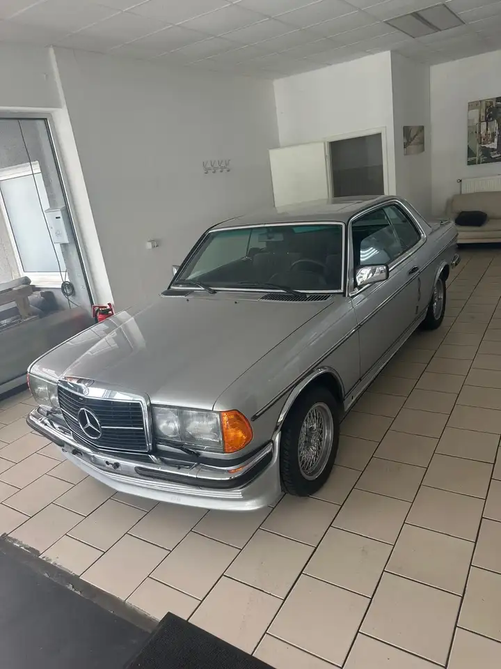 Mercedes-Benz 280, foto 1