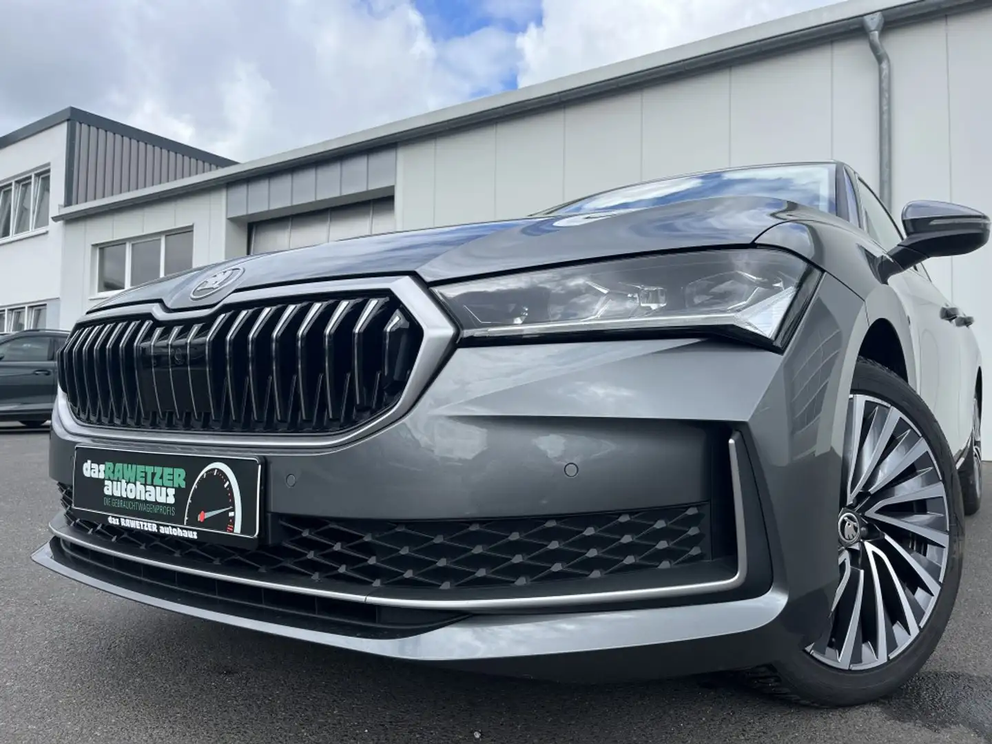 Skoda Superb Combi 2.0 TDI DSG Laurin & Klement 238€ m. 20% A Gri - 1