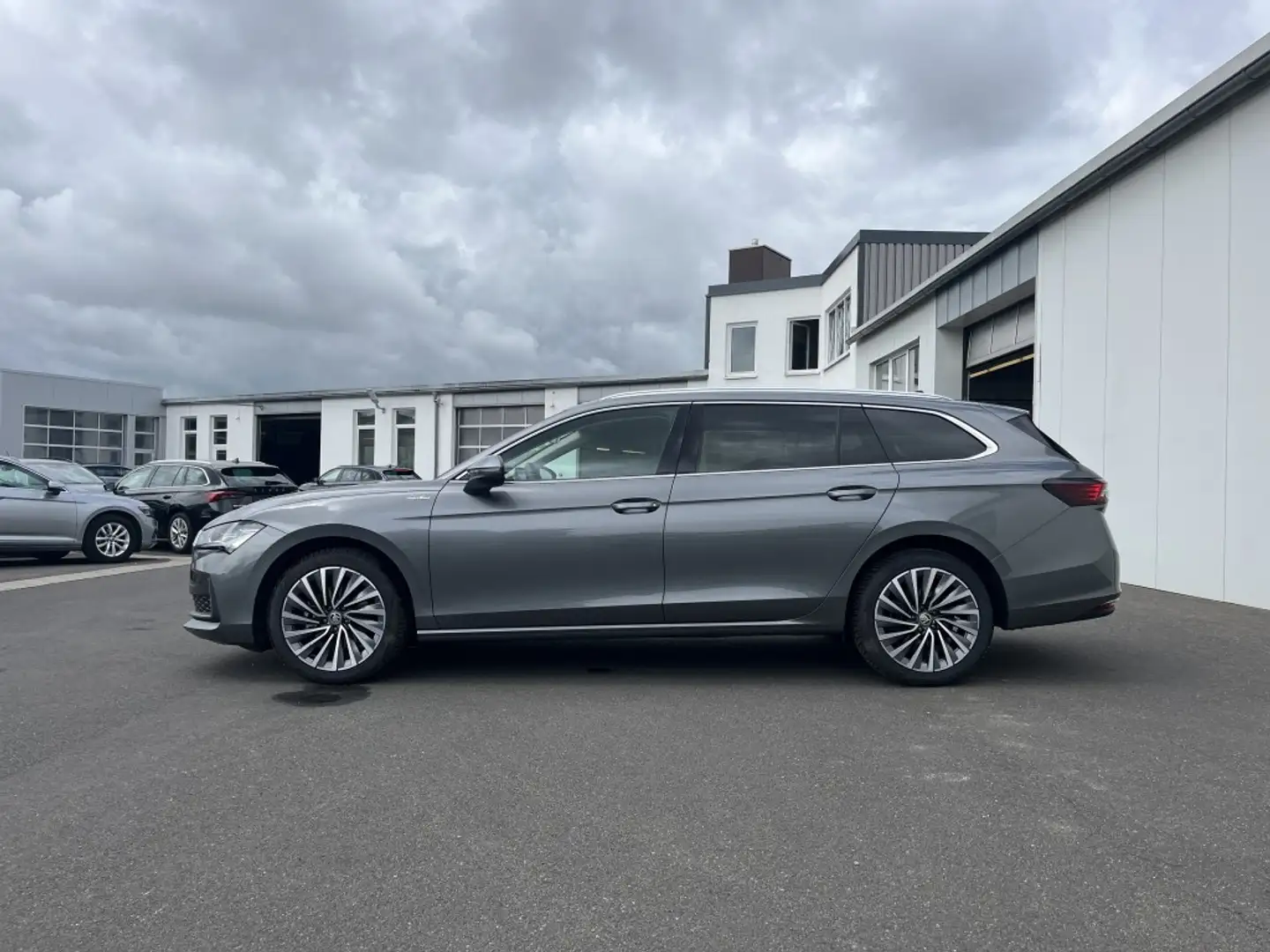Skoda Superb Combi 2.0 TDI DSG Laurin & Klement 238€ m. 20% A Gri - 2