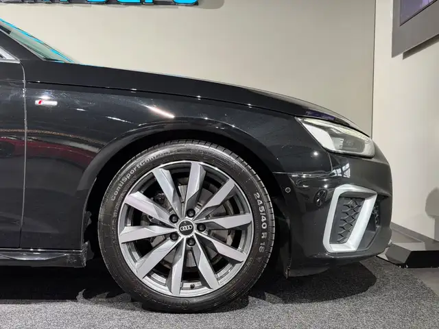Audi A4 Avant view 8