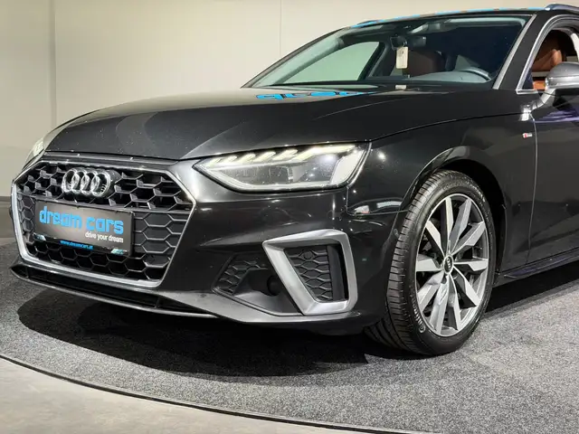Audi A4 Avant view 6