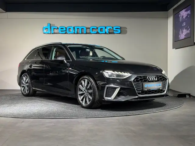Audi A4 Avant view 4