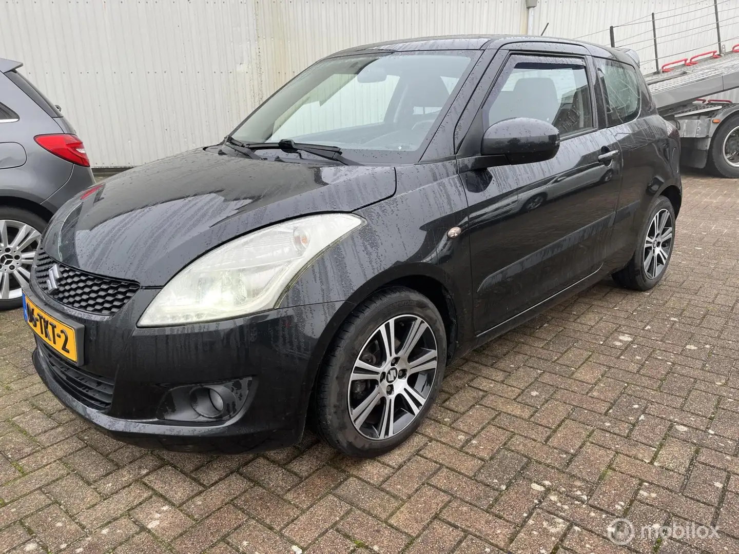 Suzuki Swift 1.2 Exclusive EASSS Schwarz - 1