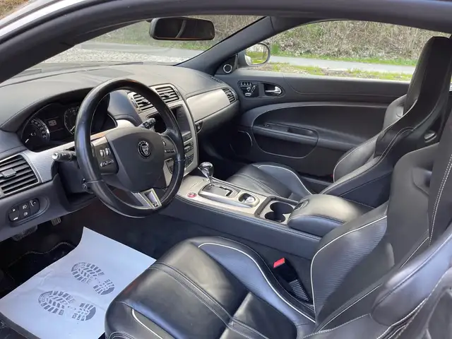 Jaguar XKR view 13