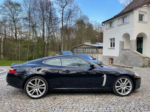 Jaguar XKR view 5