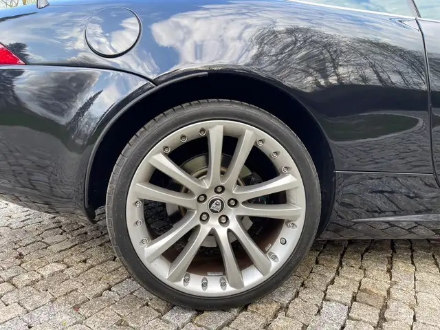 Jaguar XKR view 7