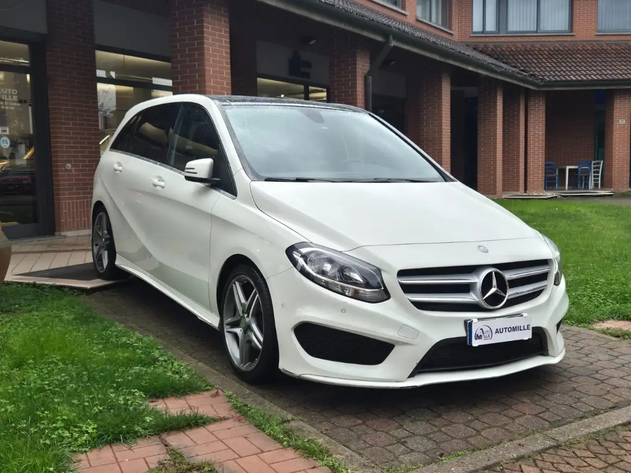 Mercedes-Benz B 180