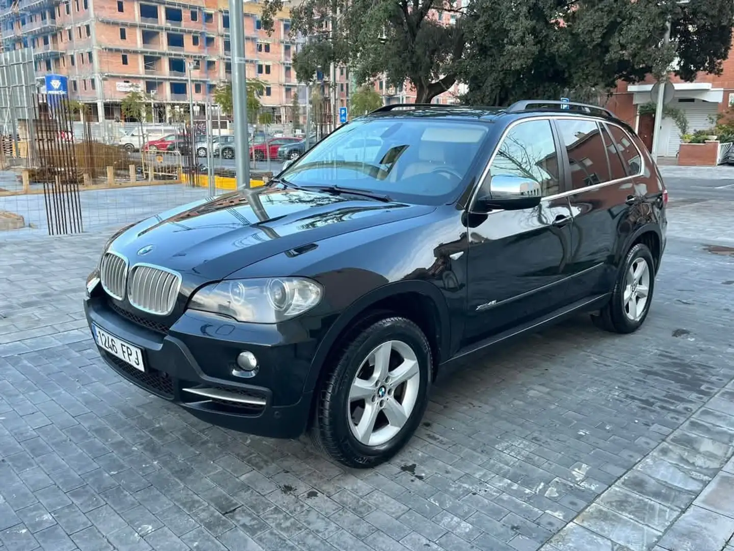 BMW X5 4.8iA - 1