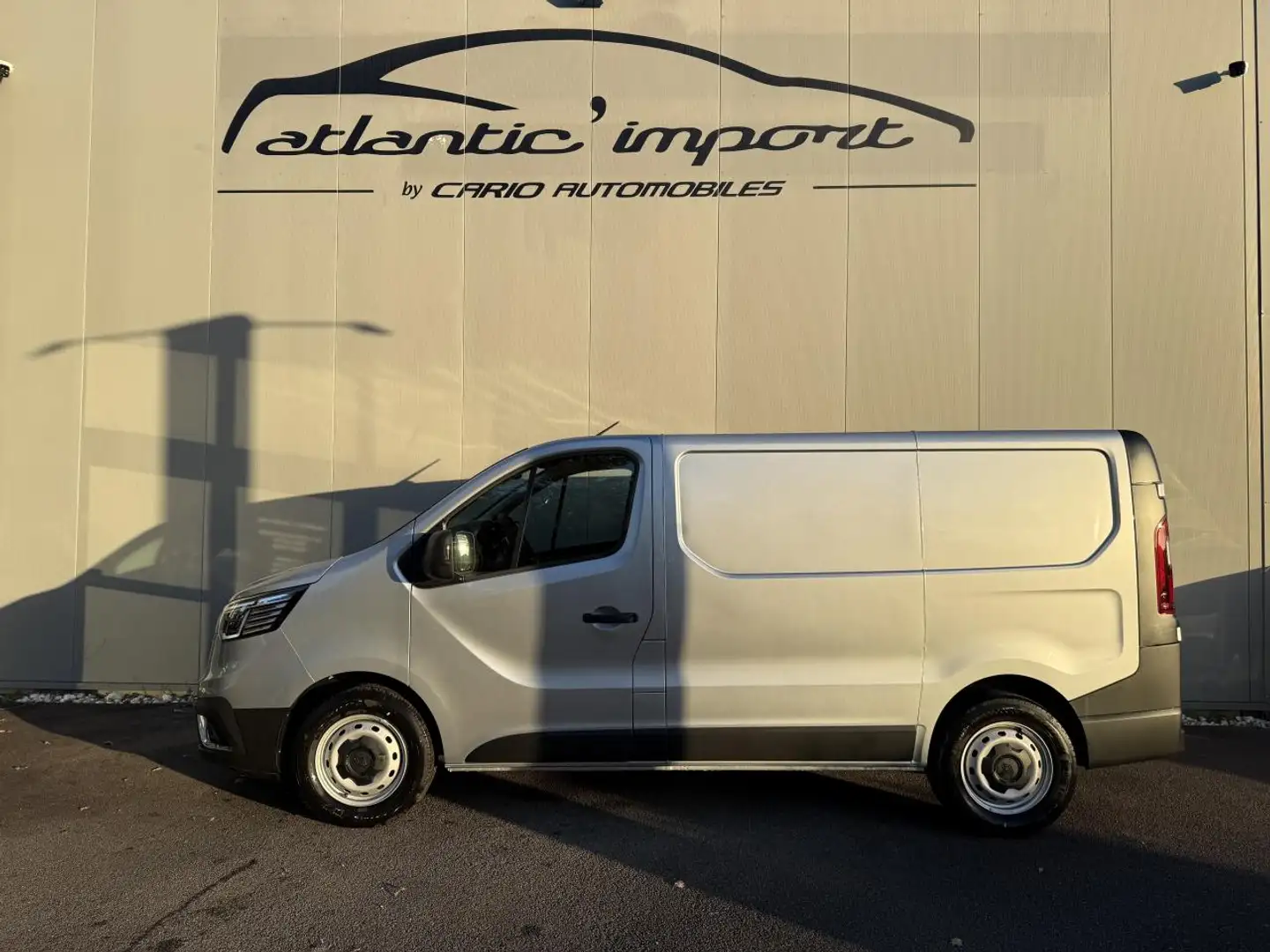 Renault Trafic L1H1 3T 2.0 BluedCi 150 Advance-CAM-NAV-MAIN LIBRE-RS- 25825HT Grau - 2