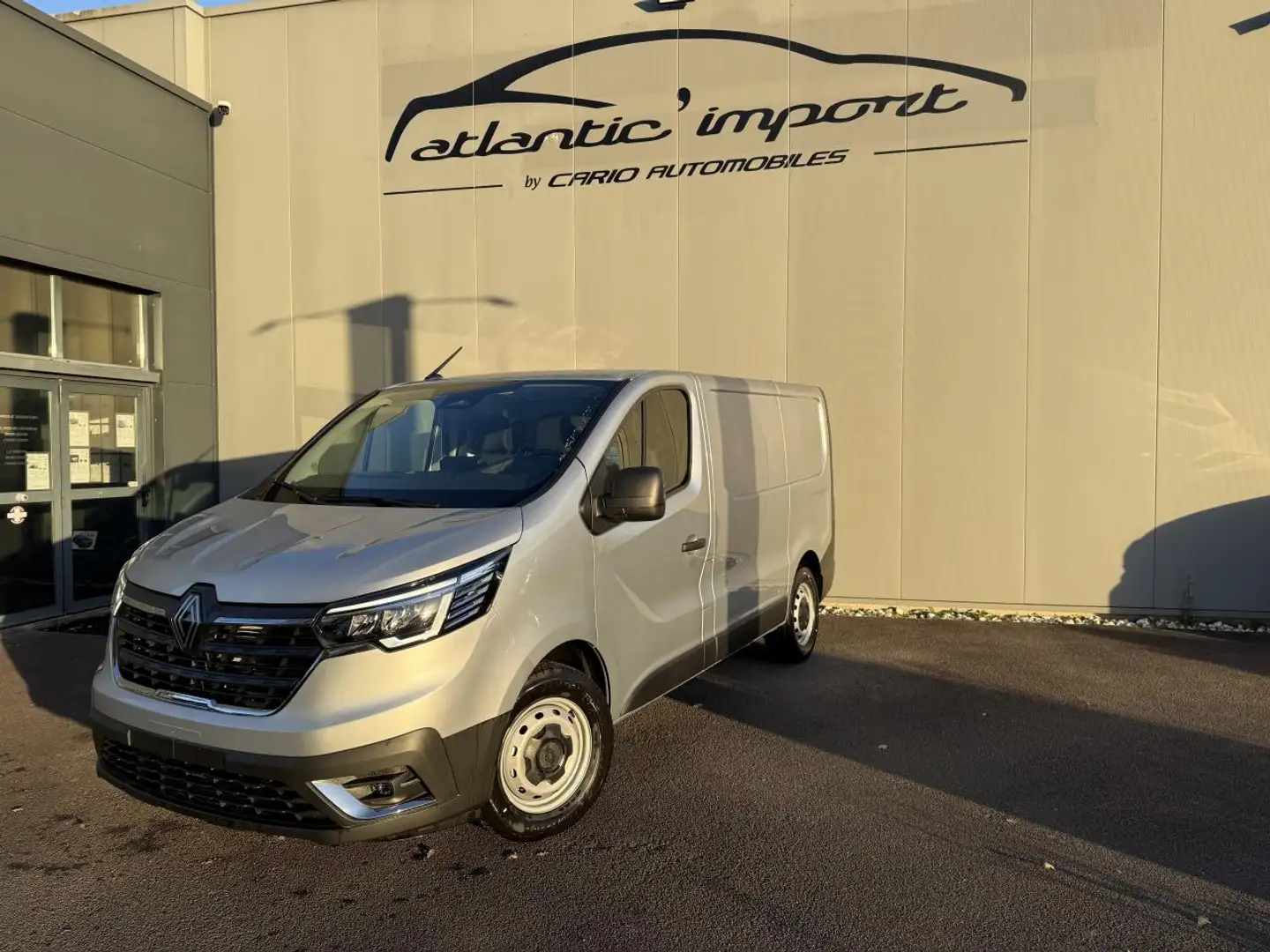 Renault Trafic L1H1 3T 2.0 BluedCi 150 Advance-CAM-NAV-MAIN LIBRE-RS- 25825HT Grau - 1