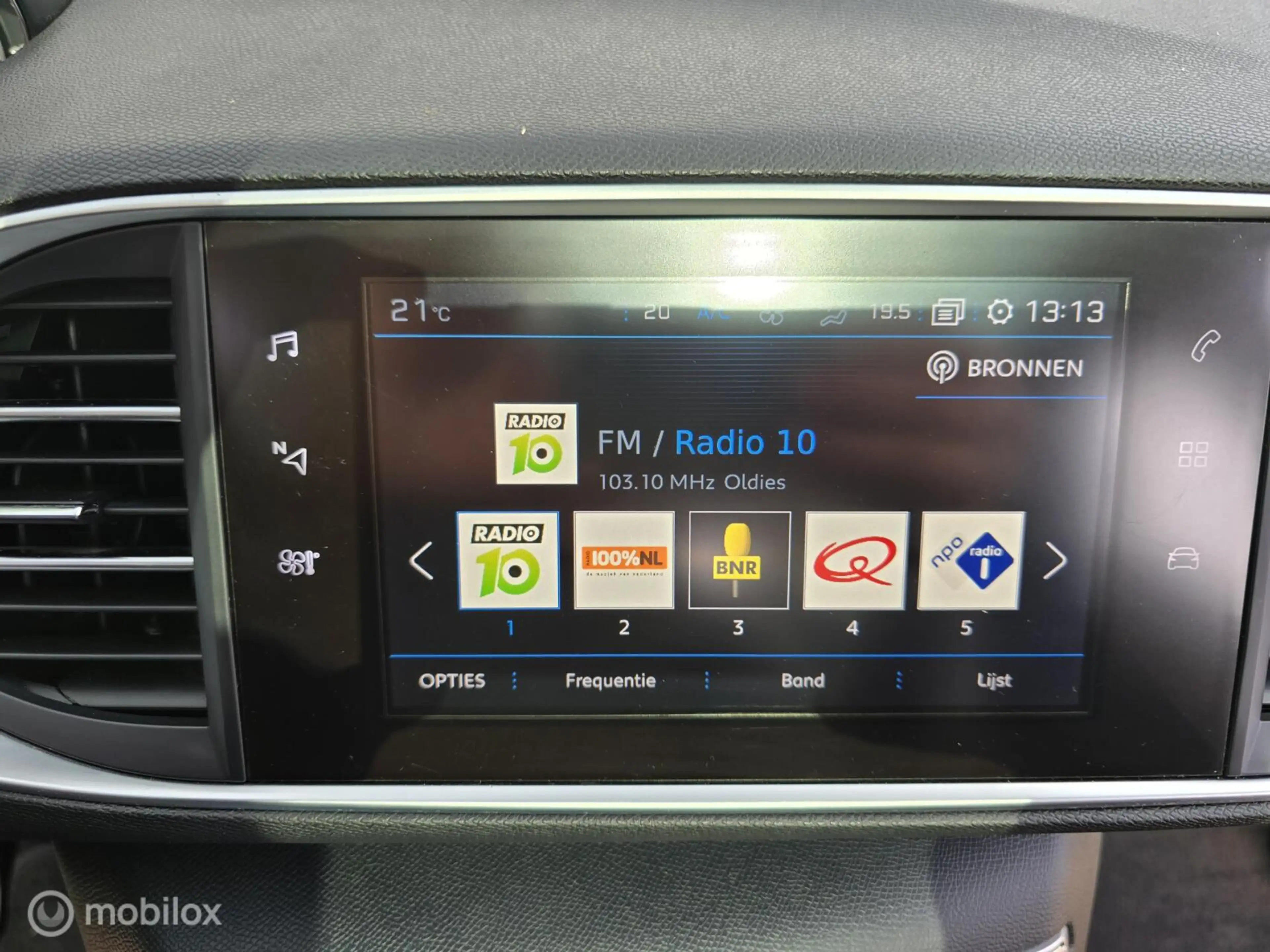 Peugeot 308 SW 1.2 PureTech Blue Lease Executive — photo 20