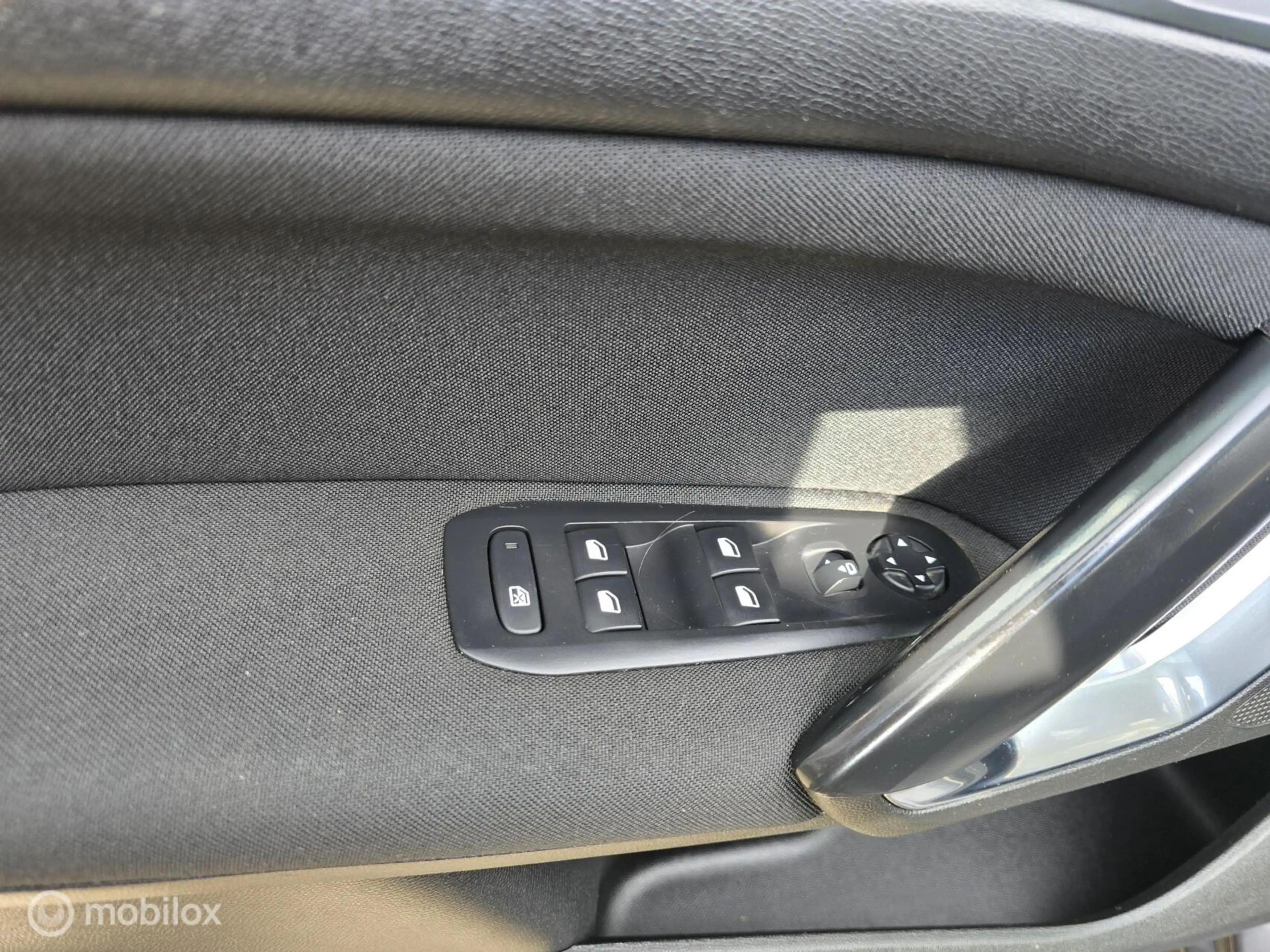 Peugeot 308 SW 1.2 PureTech Blue Lease Executive — photo 15