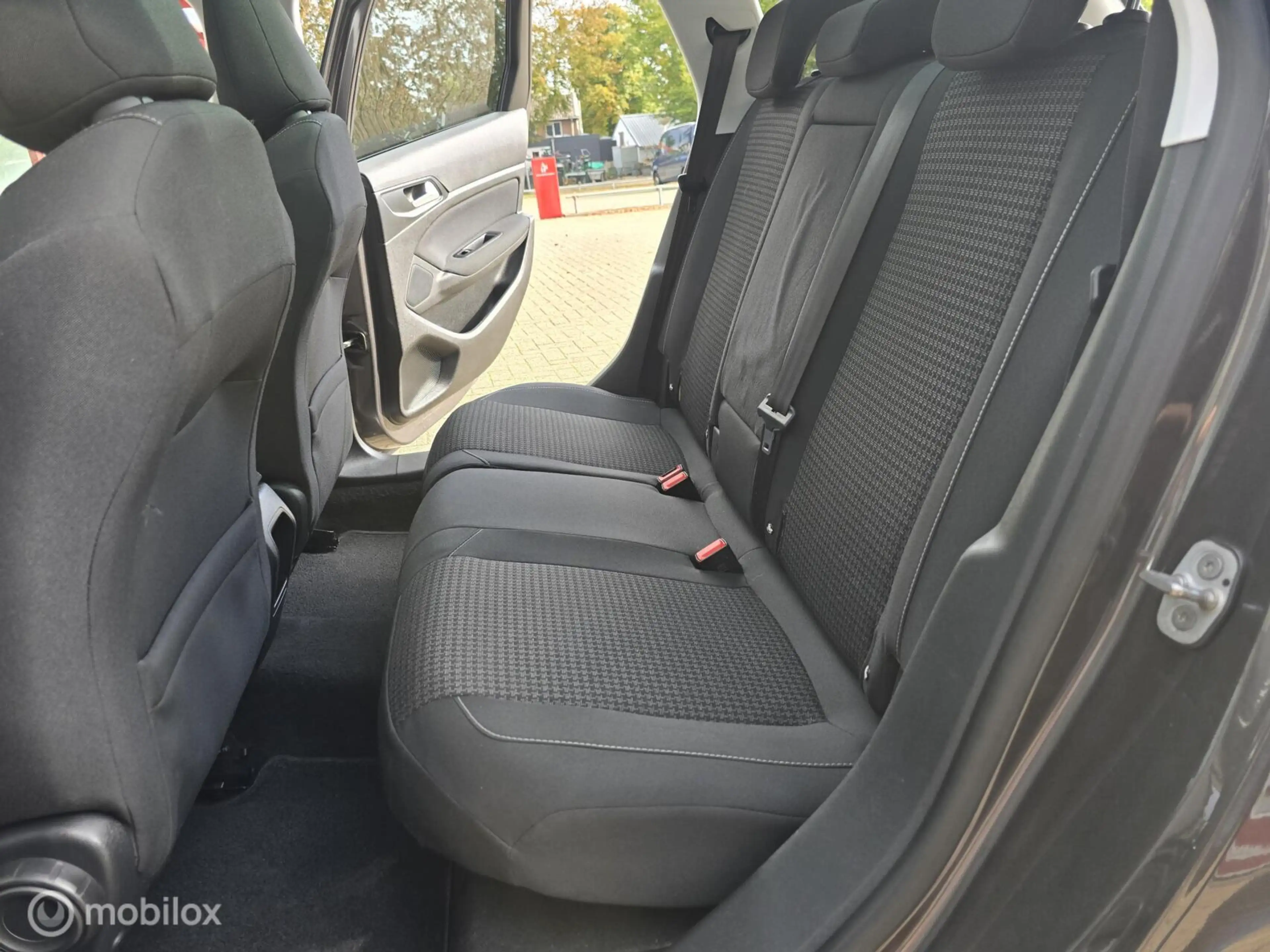 Peugeot 308 SW 1.2 PureTech Blue Lease Executive — photo 6