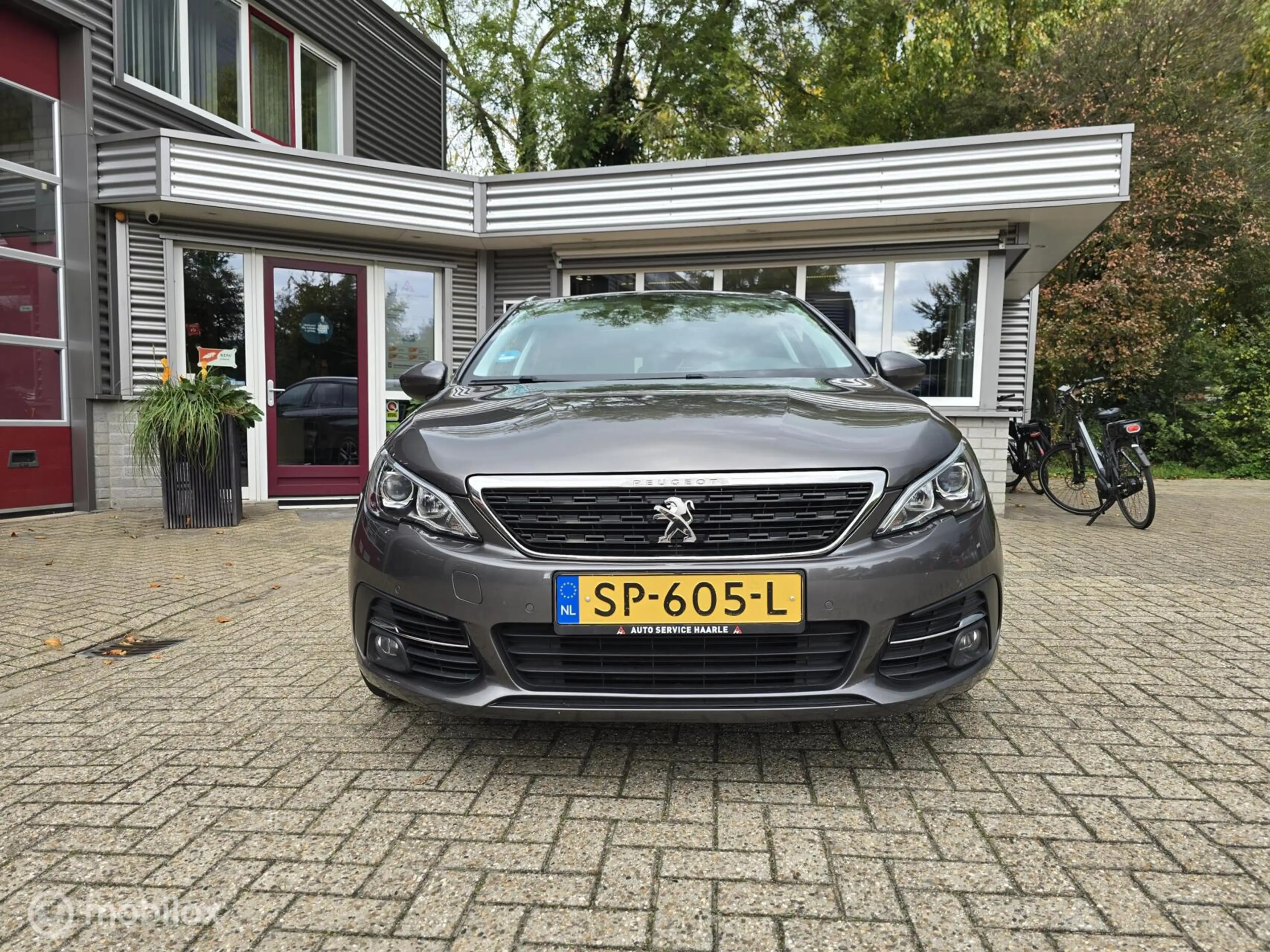 Peugeot 308 SW 1.2 PureTech Blue Lease Executive — photo 14