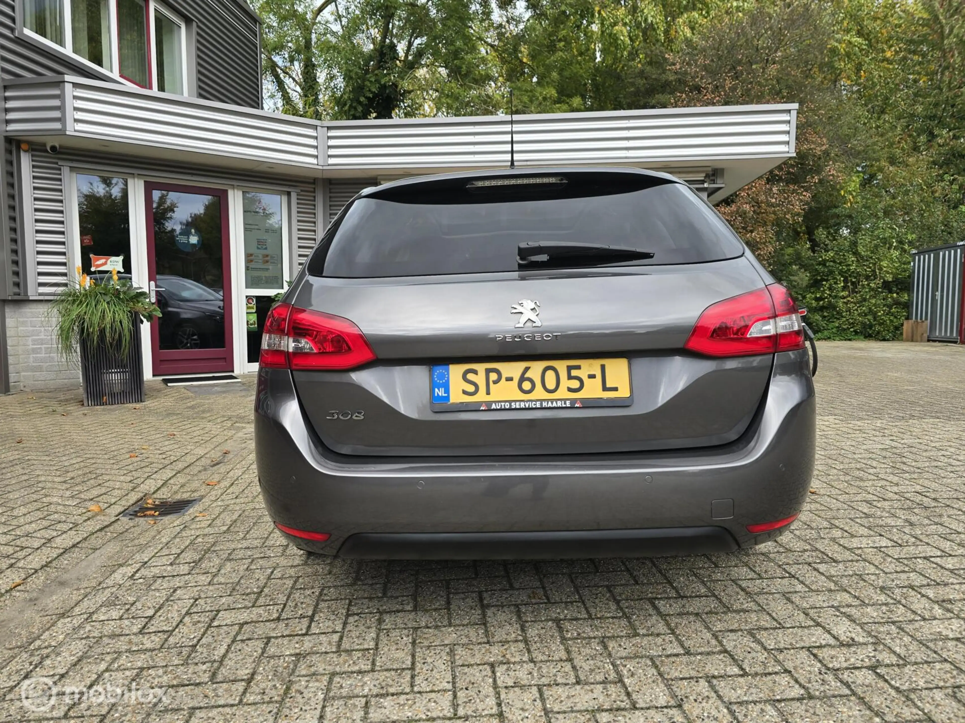 Peugeot 308 SW 1.2 PureTech Blue Lease Executive — photo 11