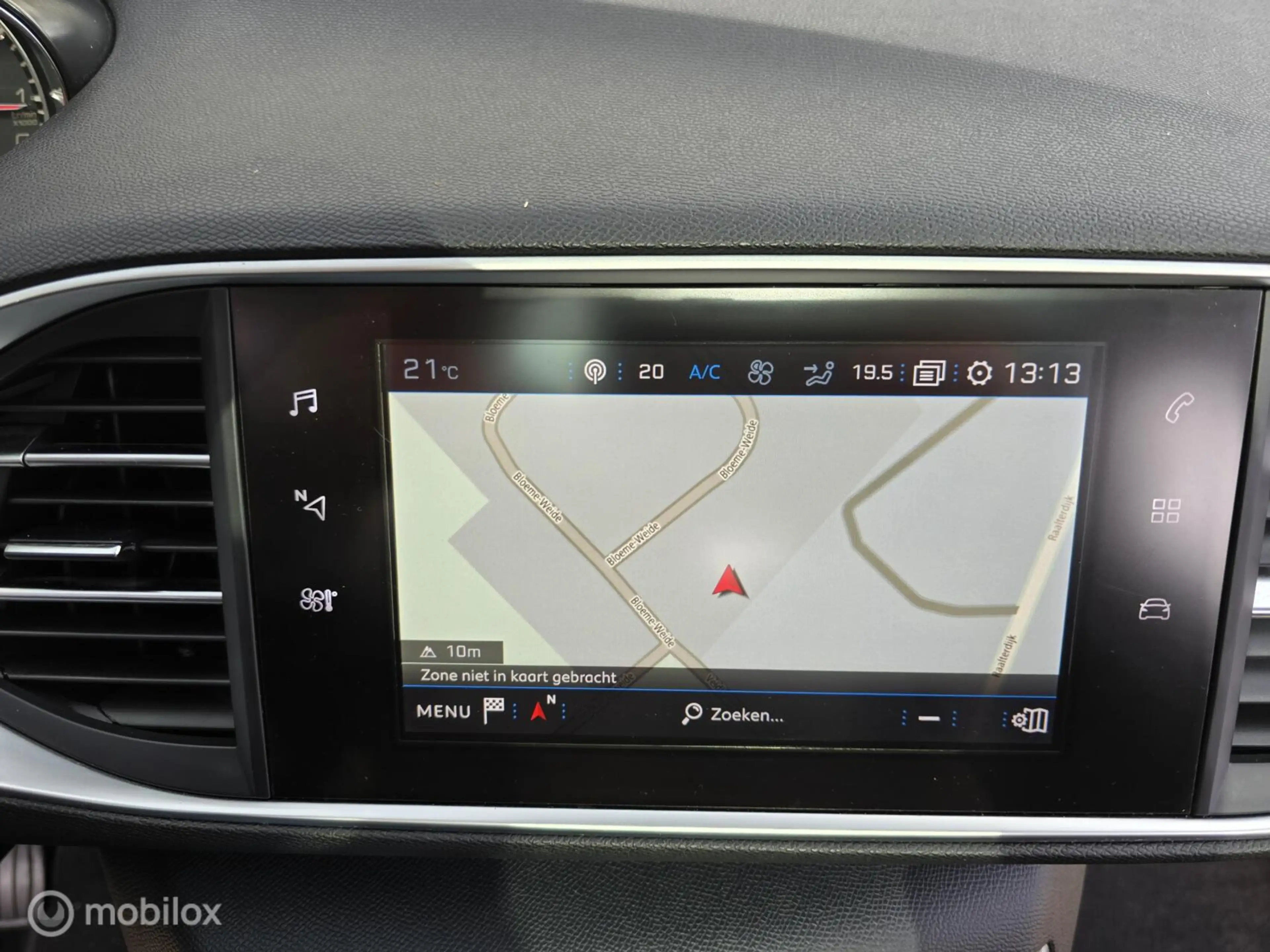 Peugeot 308 SW 1.2 PureTech Blue Lease Executive — photo 21
