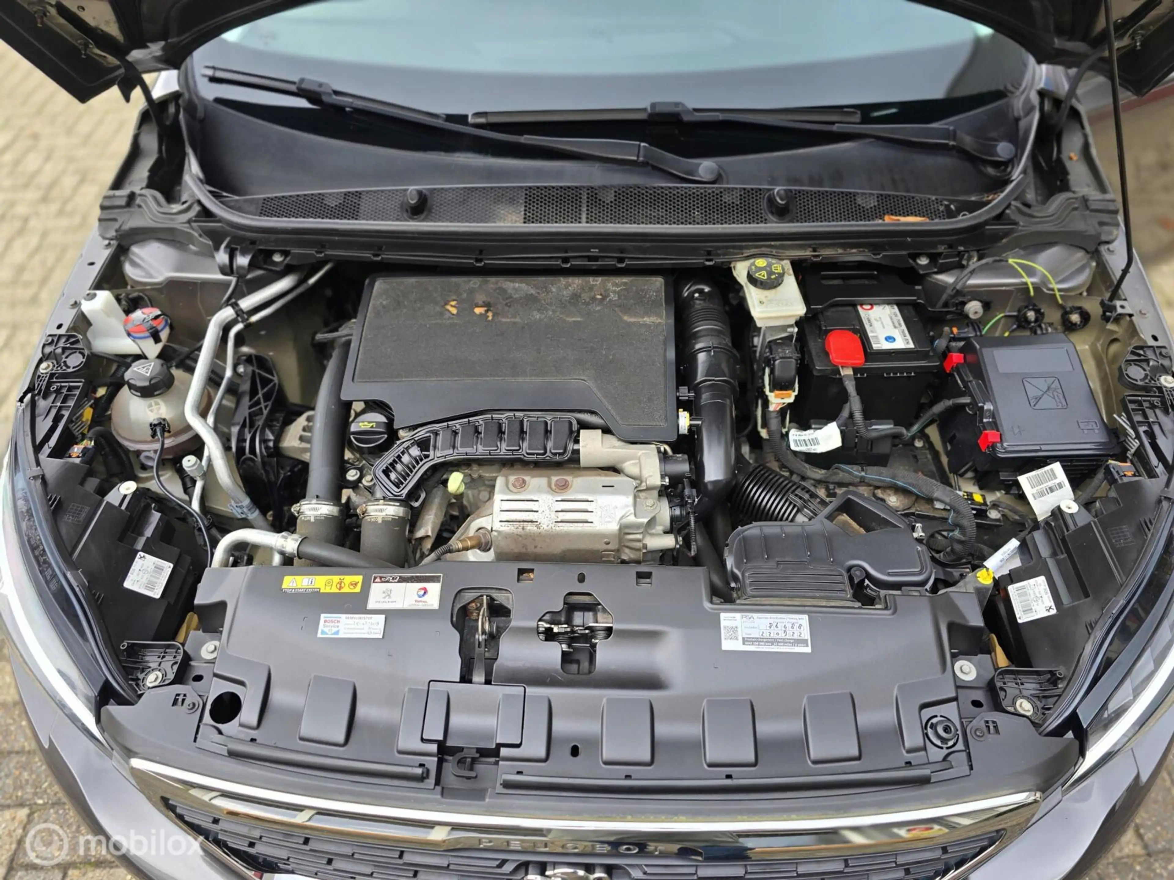 Peugeot 308 SW 1.2 PureTech Blue Lease Executive — photo 38