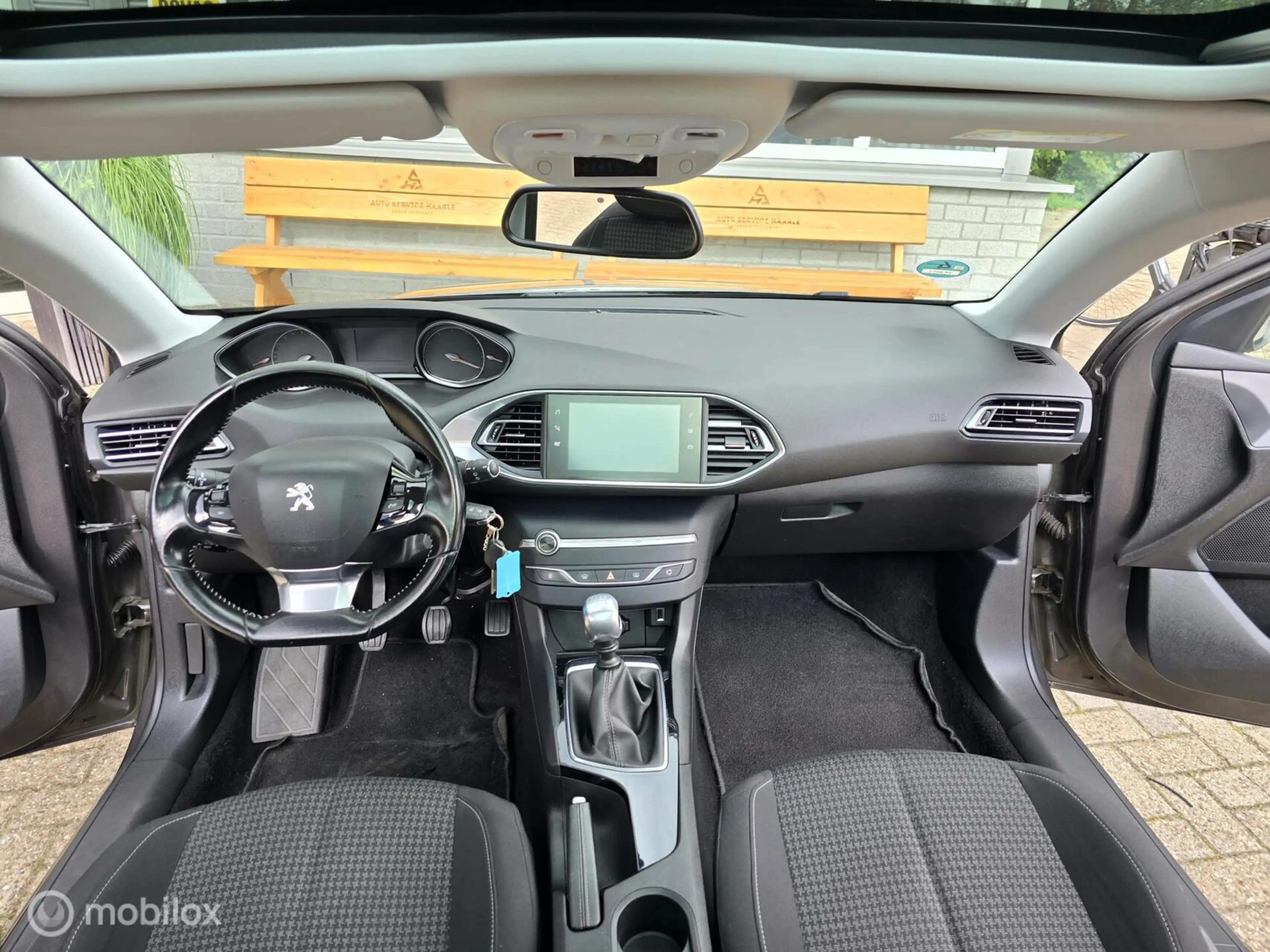 Peugeot 308 SW 1.2 PureTech Blue Lease Executive — photo 3