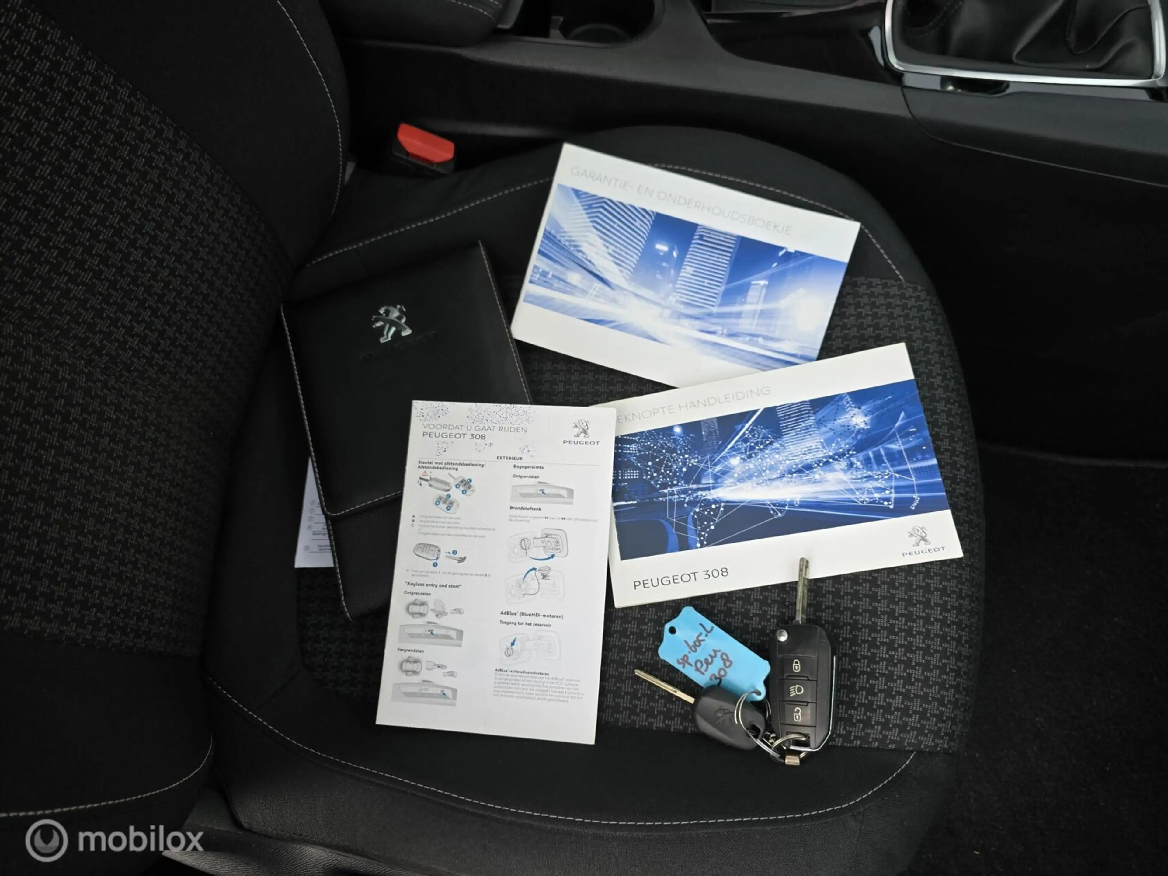 Peugeot 308 SW 1.2 PureTech Blue Lease Executive — photo 40