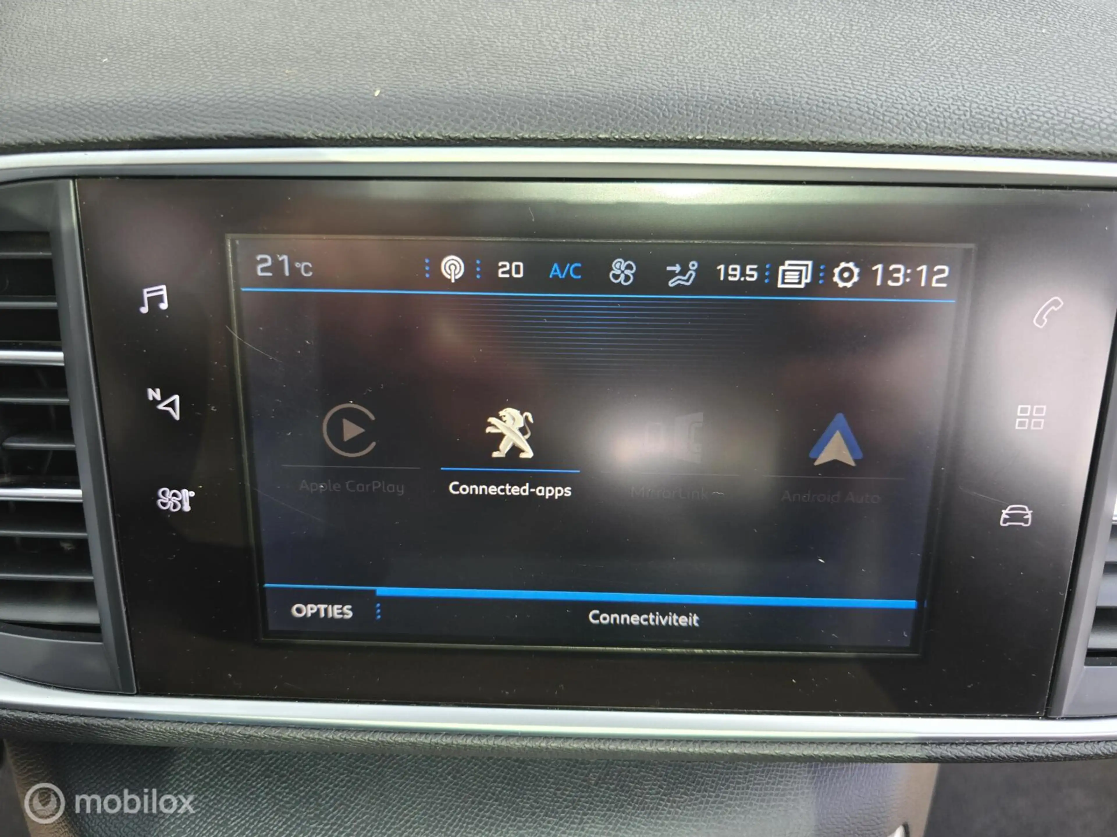 Peugeot 308 SW 1.2 PureTech Blue Lease Executive — photo 22