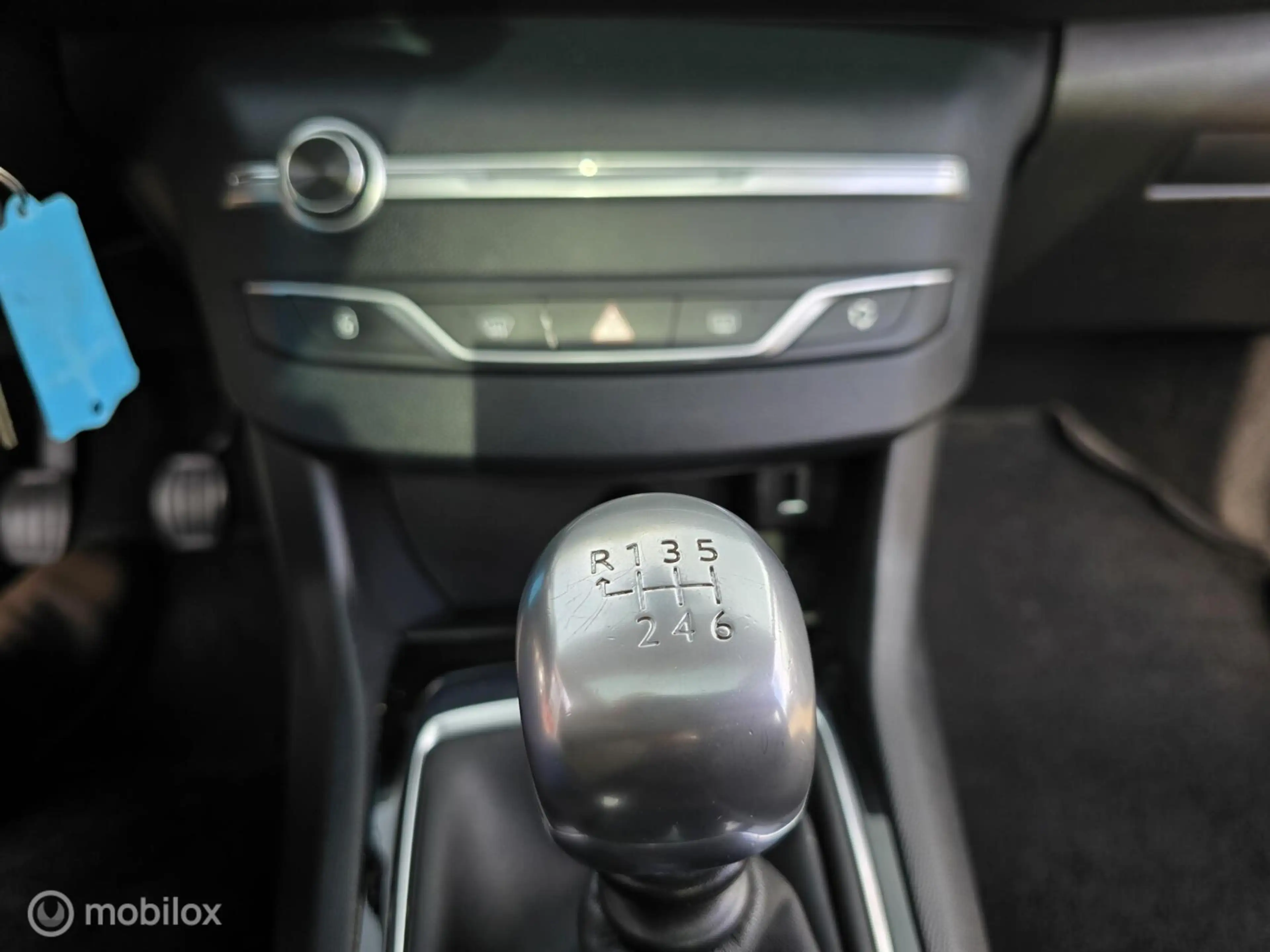 Peugeot 308 SW 1.2 PureTech Blue Lease Executive — photo 26