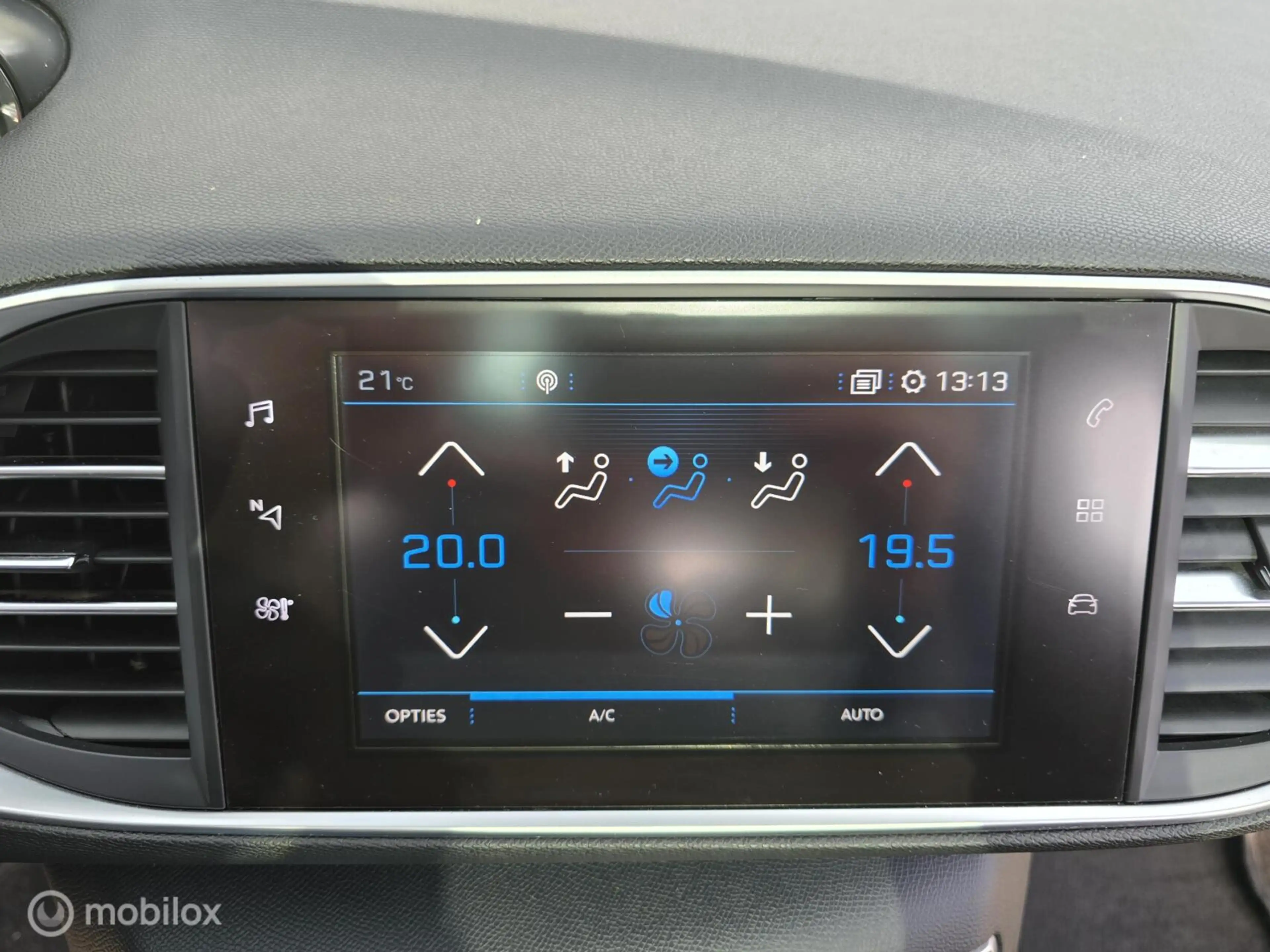 Peugeot 308 SW 1.2 PureTech Blue Lease Executive — photo 24