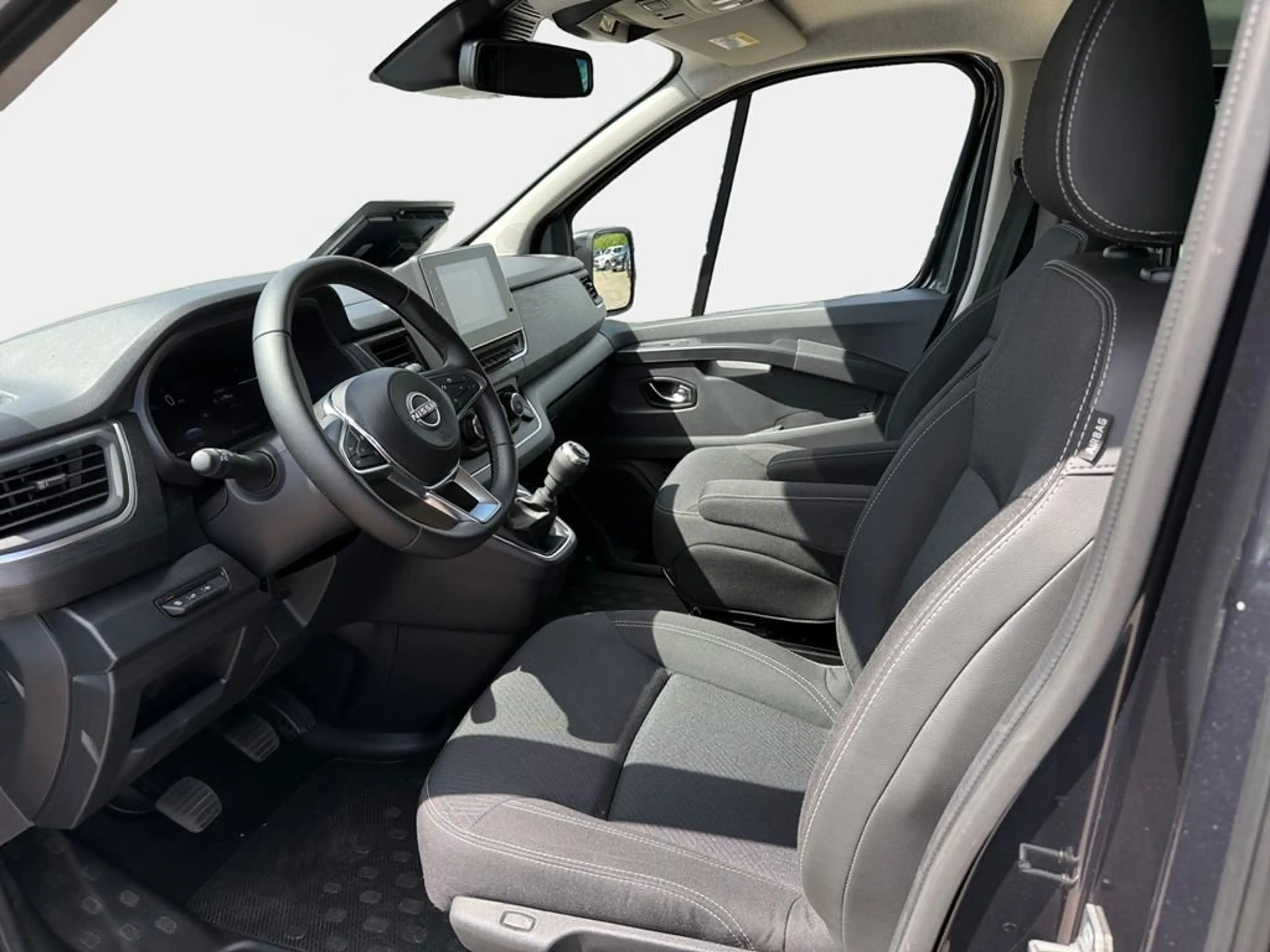 Nissan Primastar Tekna — photo 8