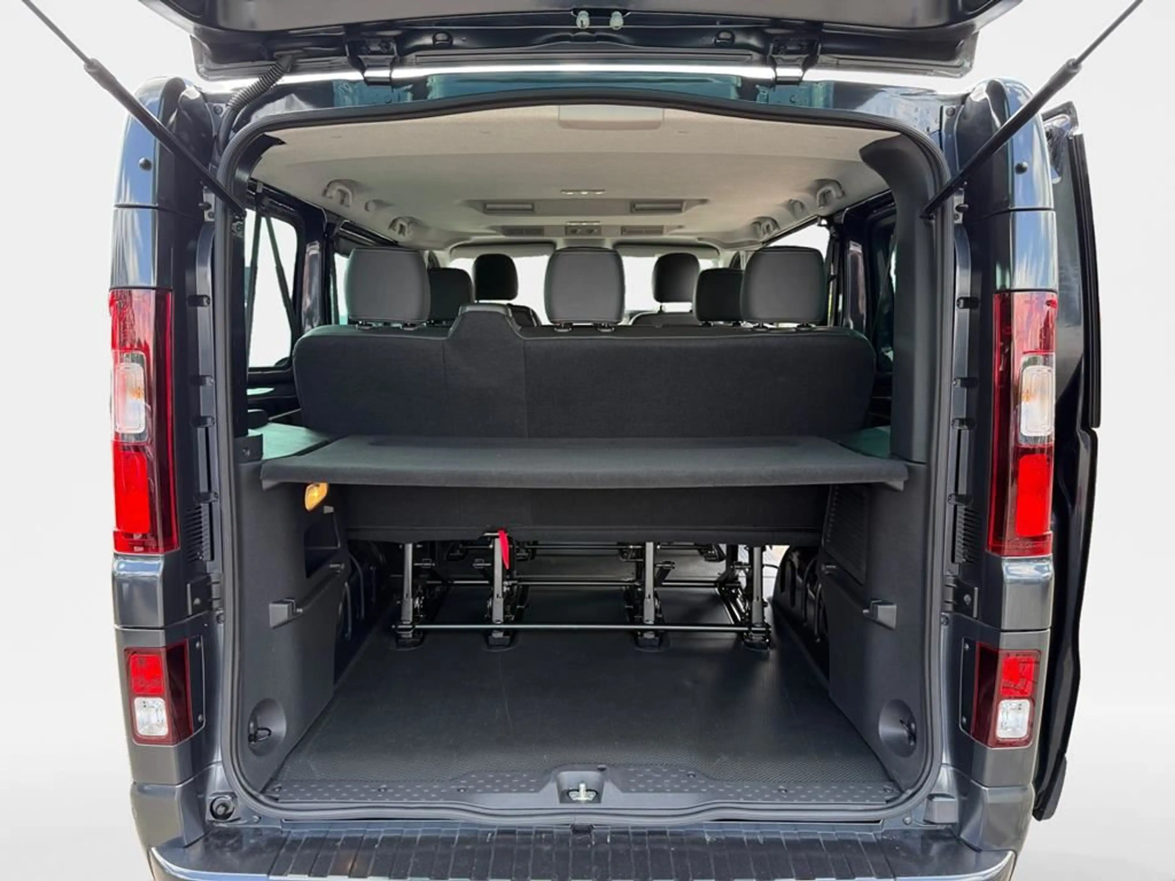 Nissan Primastar Tekna — photo 15