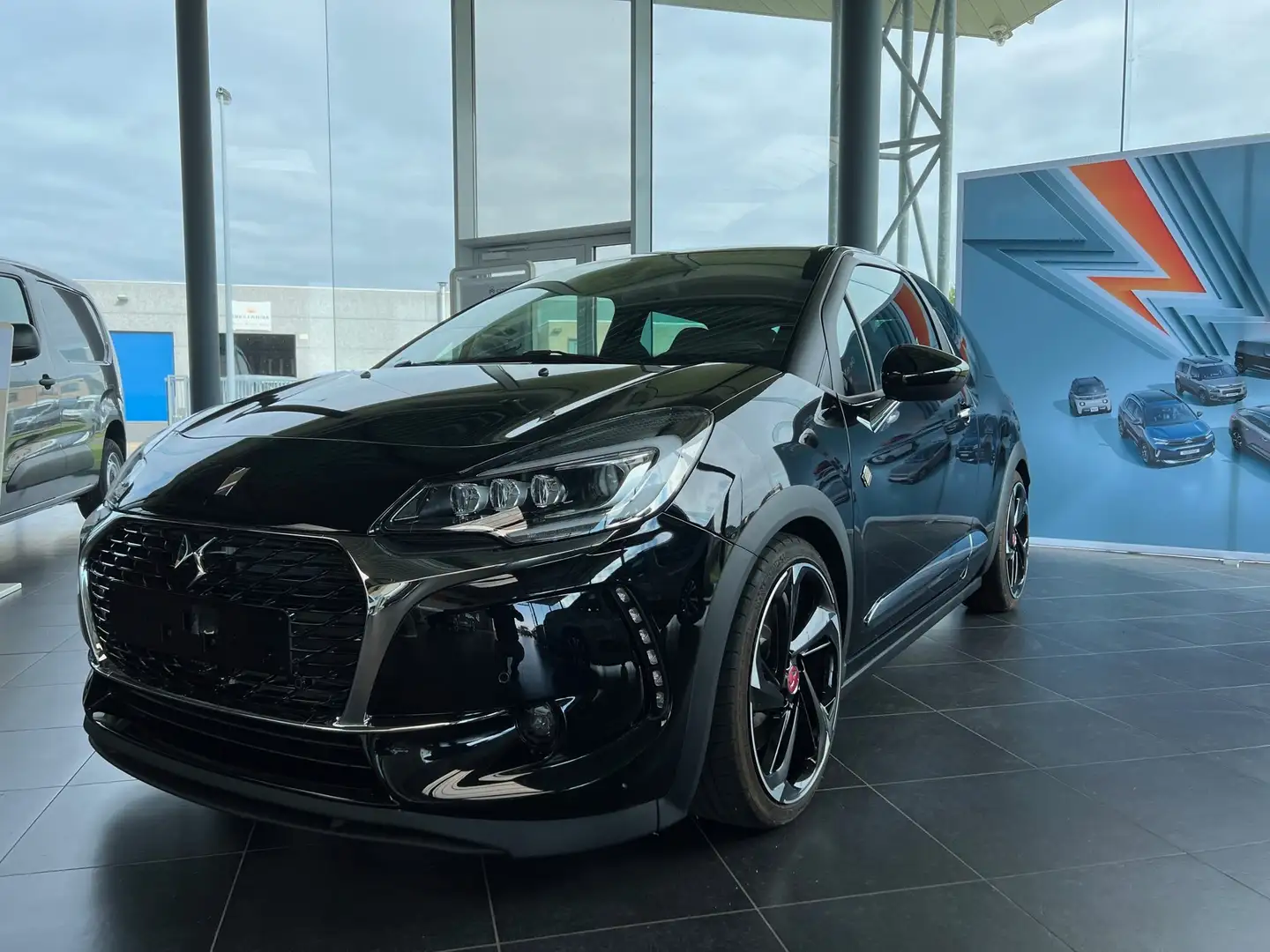 DS Automobiles DS 3 1.6 THP Performance S Fekete - 1