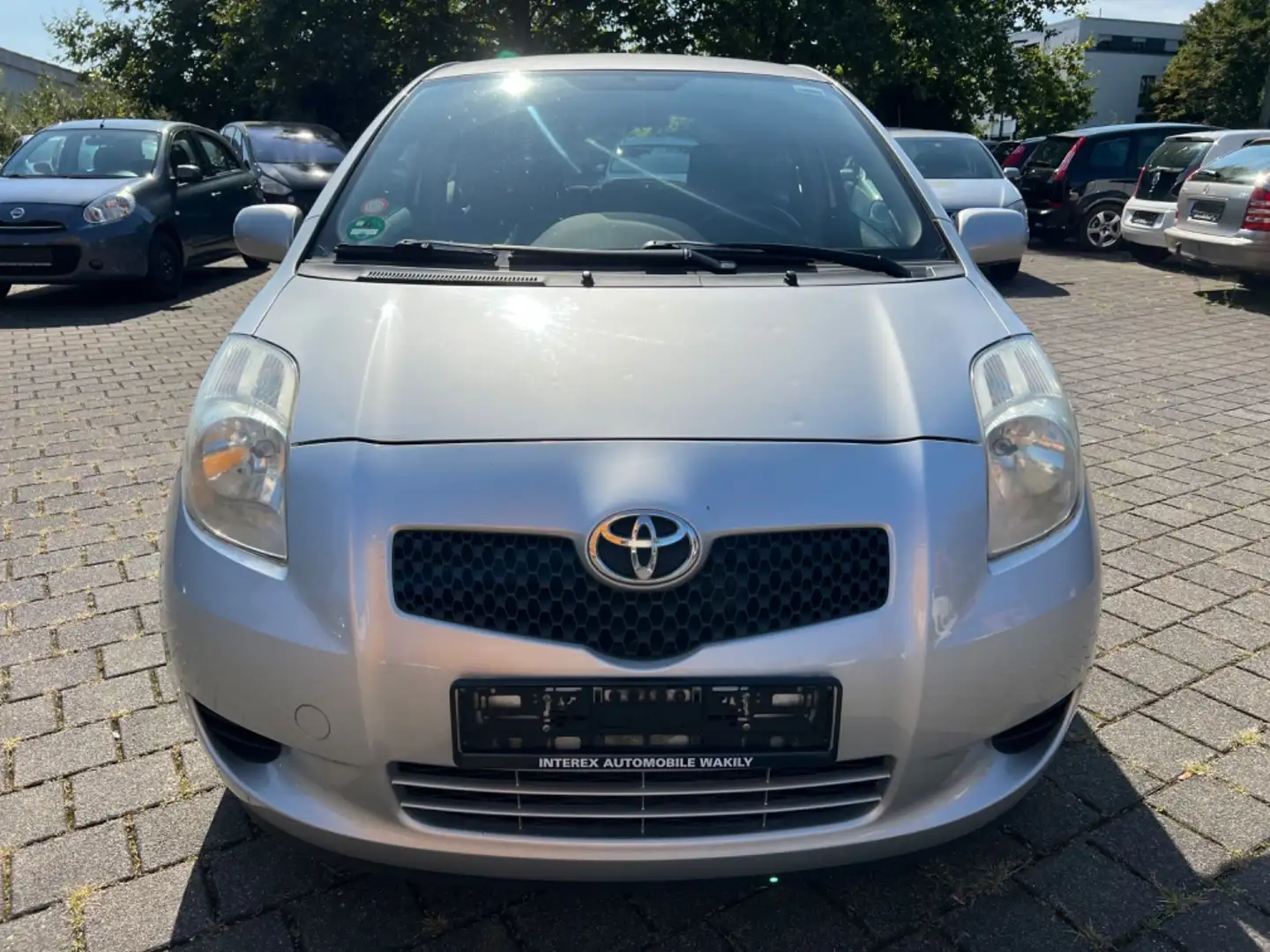 Toyota Yaris Sol 1.0 Klima/Allwetterreifen/TÜV NEU Plateado - 2