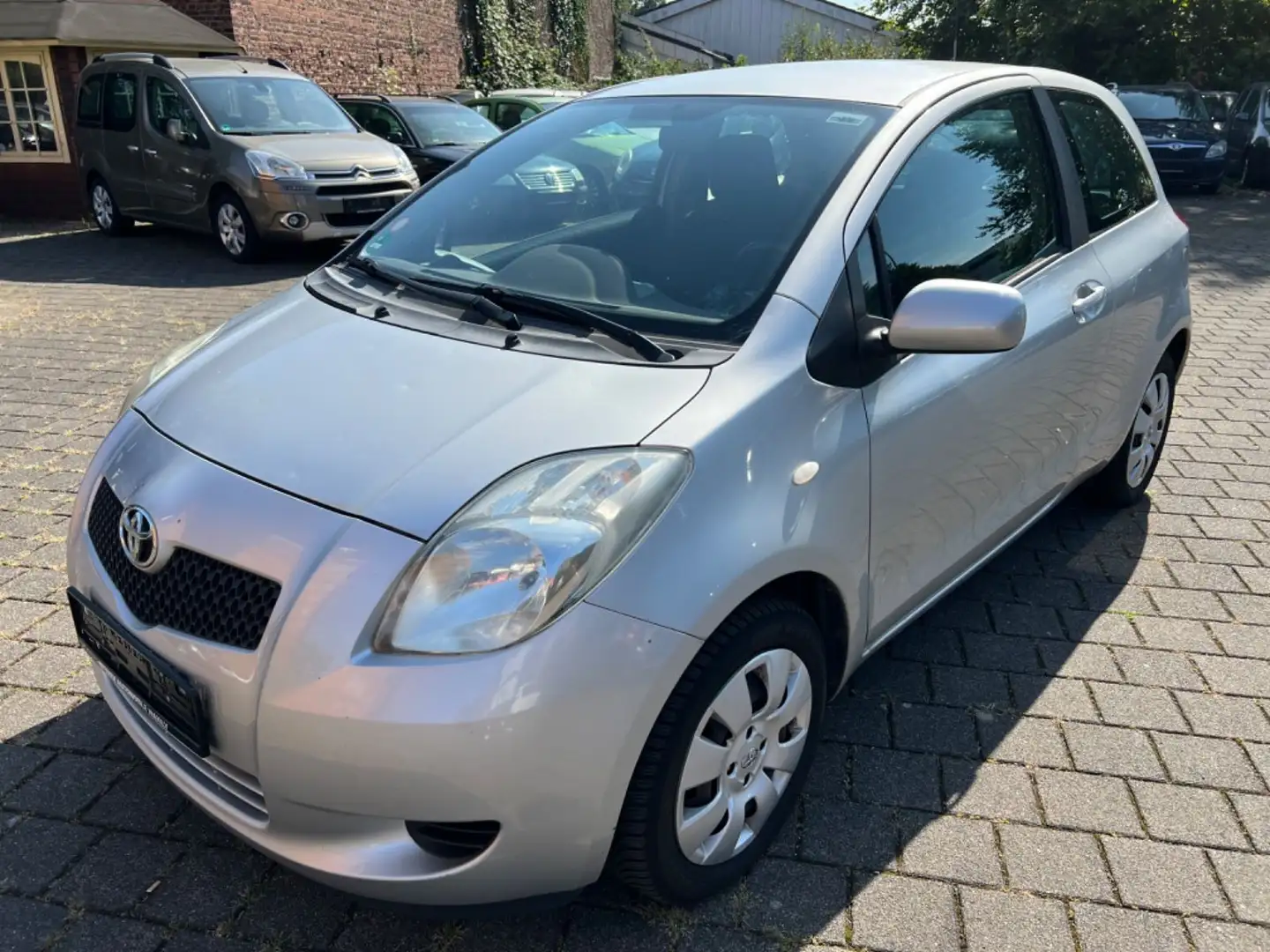 Toyota Yaris Sol 1.0 Klima/Allwetterreifen/TÜV NEU Plateado - 1
